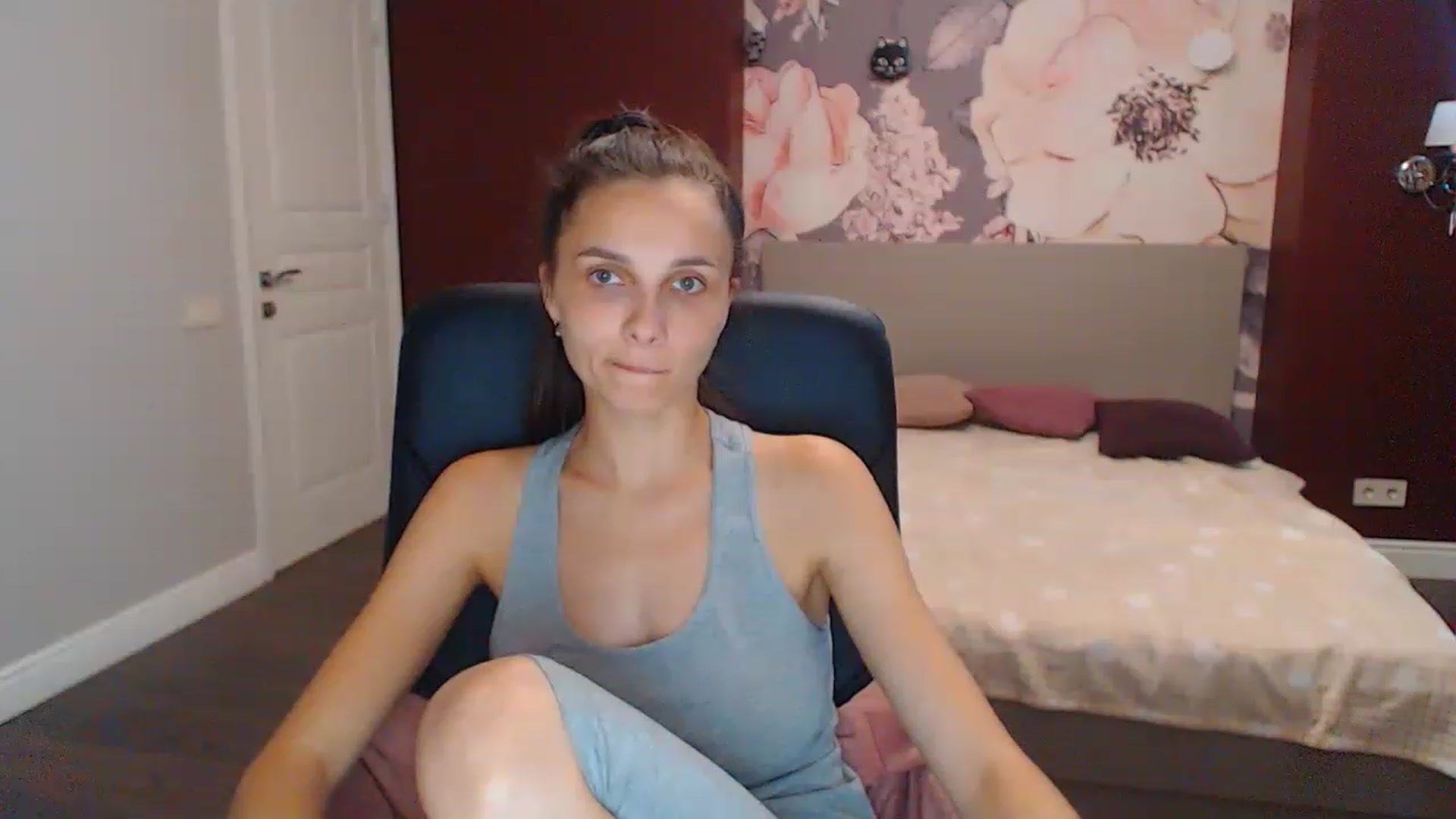 Gallery image thumbnail from Karina_Mils's myfreecams stream on, 08/10/2023, 09:51 image 13 of 20