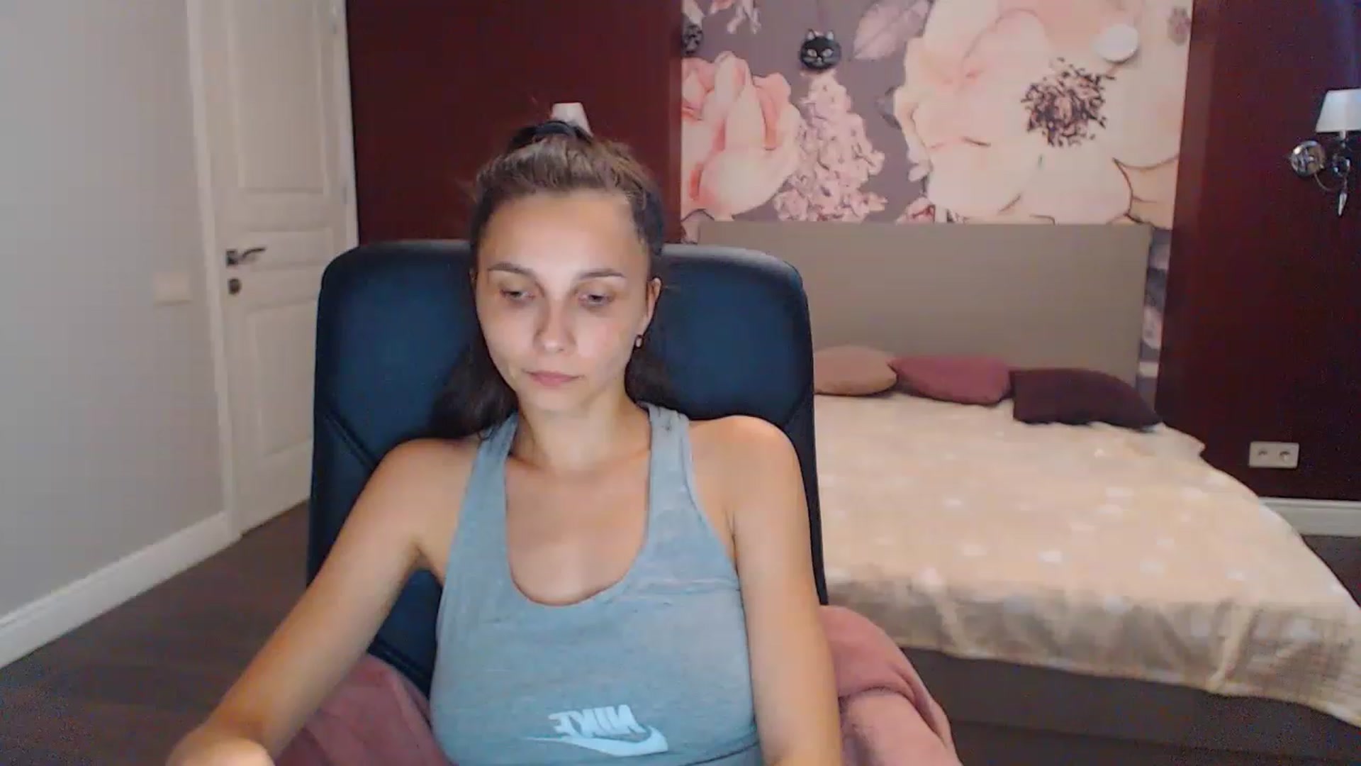 Gallery image thumbnail from Karina_Mils's myfreecams stream on, 08/10/2023, 09:51 image 7 of 20