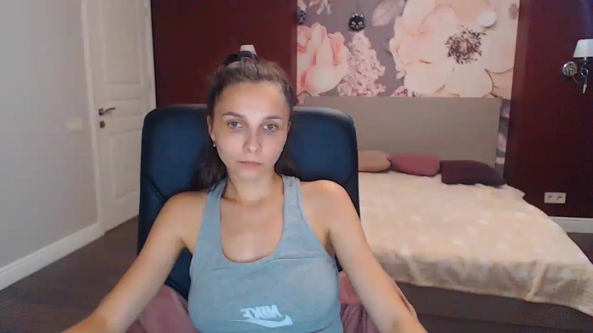 Gallery image thumbnail from Karina_Mils's myfreecams stream on, 08/10/2023, 09:51 image 3 of 20
