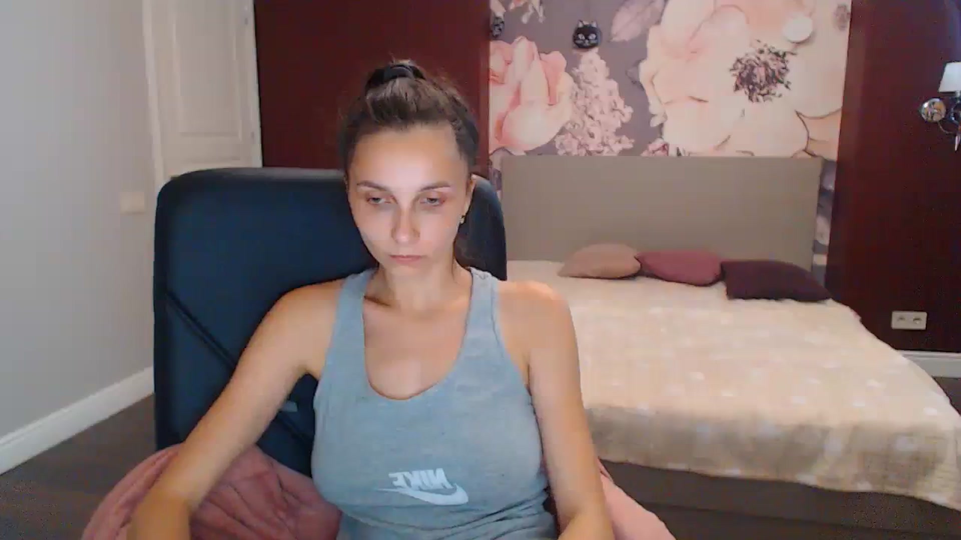 Gallery image thumbnail from Karina_Mils's myfreecams stream on, 08/10/2023, 10:54 image 15 of 20