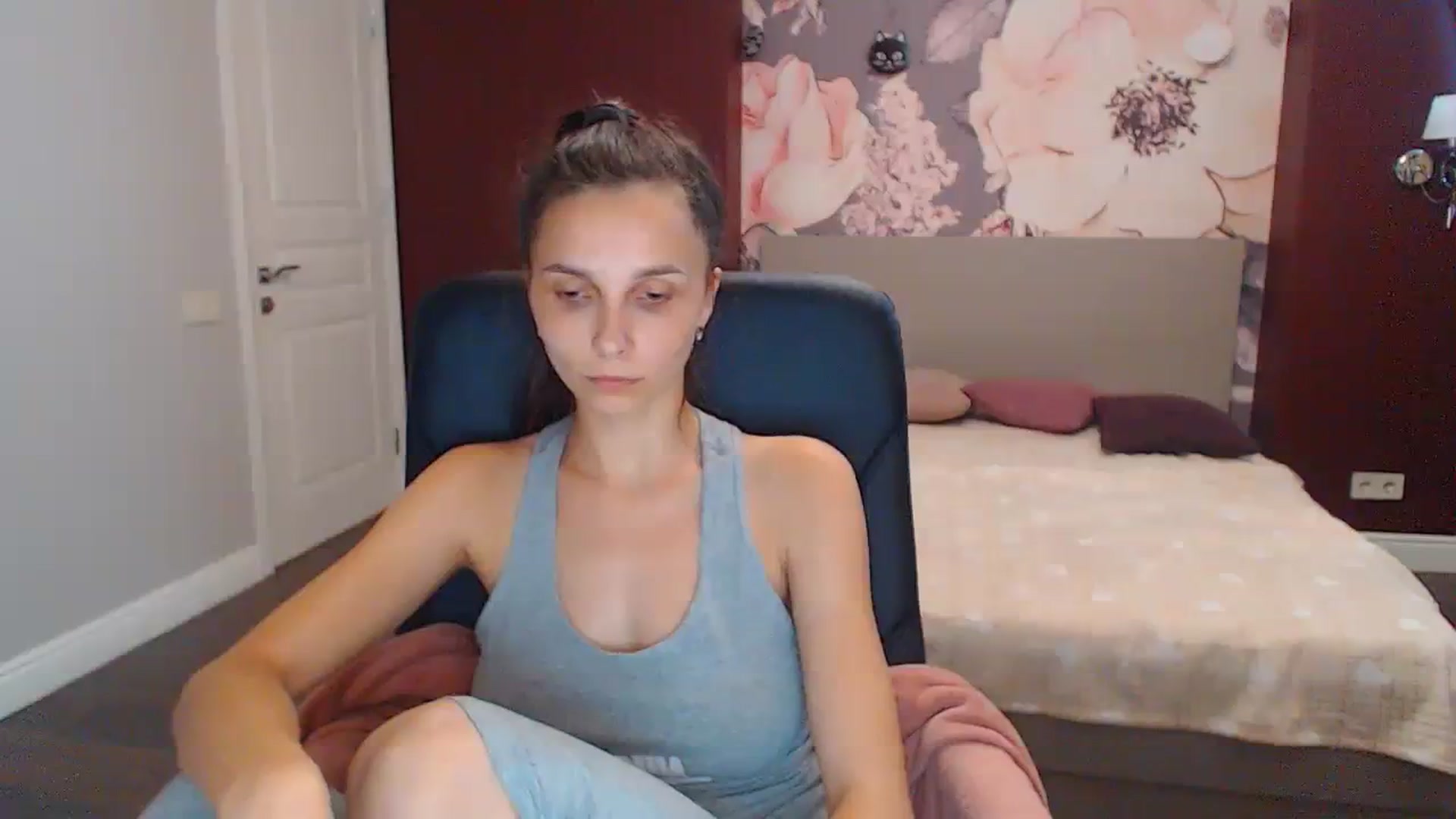 Gallery image thumbnail from Karina_Mils's myfreecams stream on, 08/10/2023, 10:54 image 4 of 20