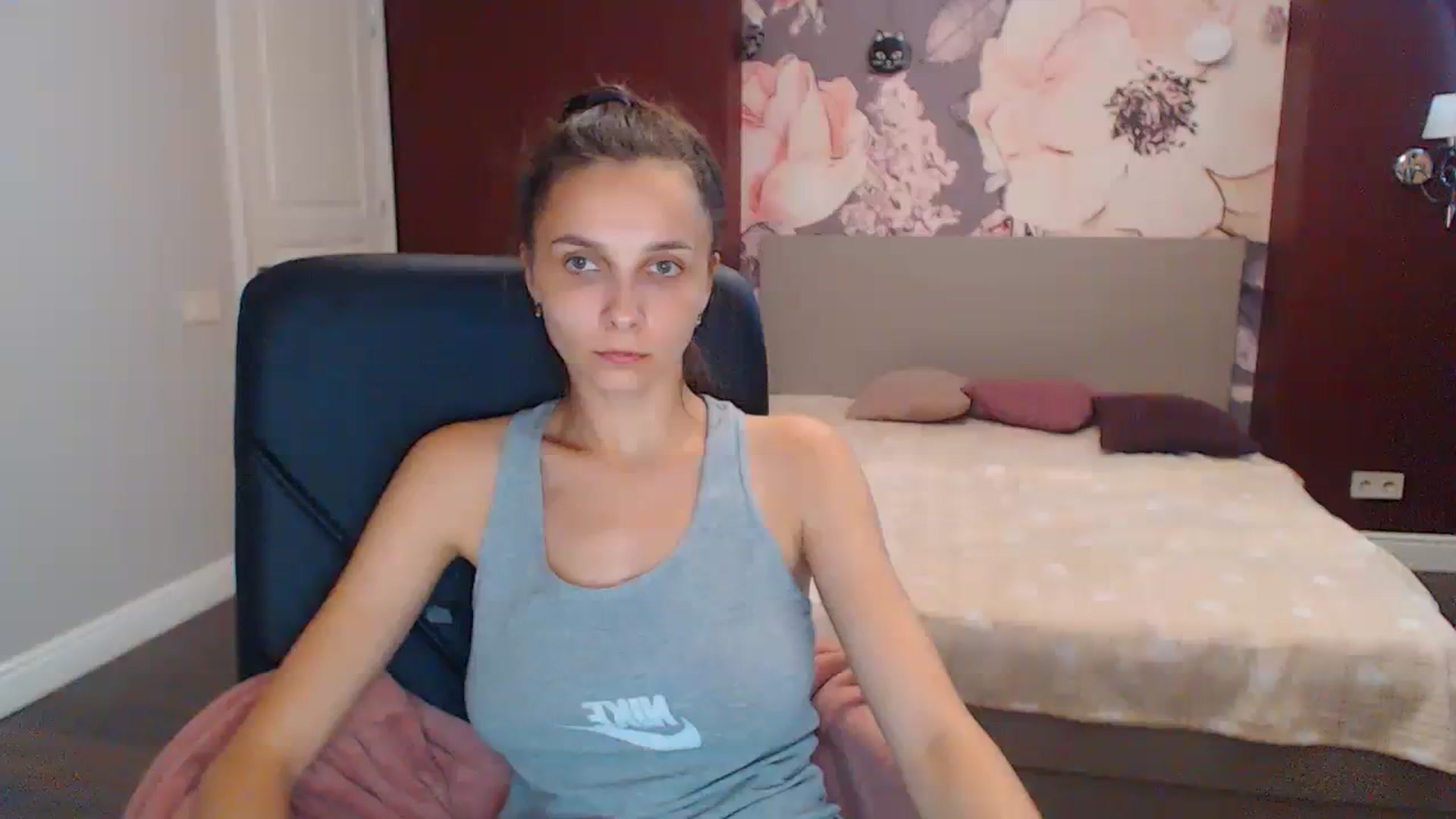 Gallery image thumbnail from Karina_Mils's myfreecams stream on, 08/10/2023, 10:54 image 10 of 20