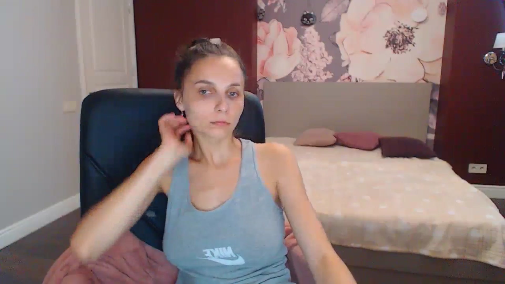 Gallery image thumbnail from Karina_Mils's myfreecams stream on, 08/10/2023, 10:54 image 13 of 20