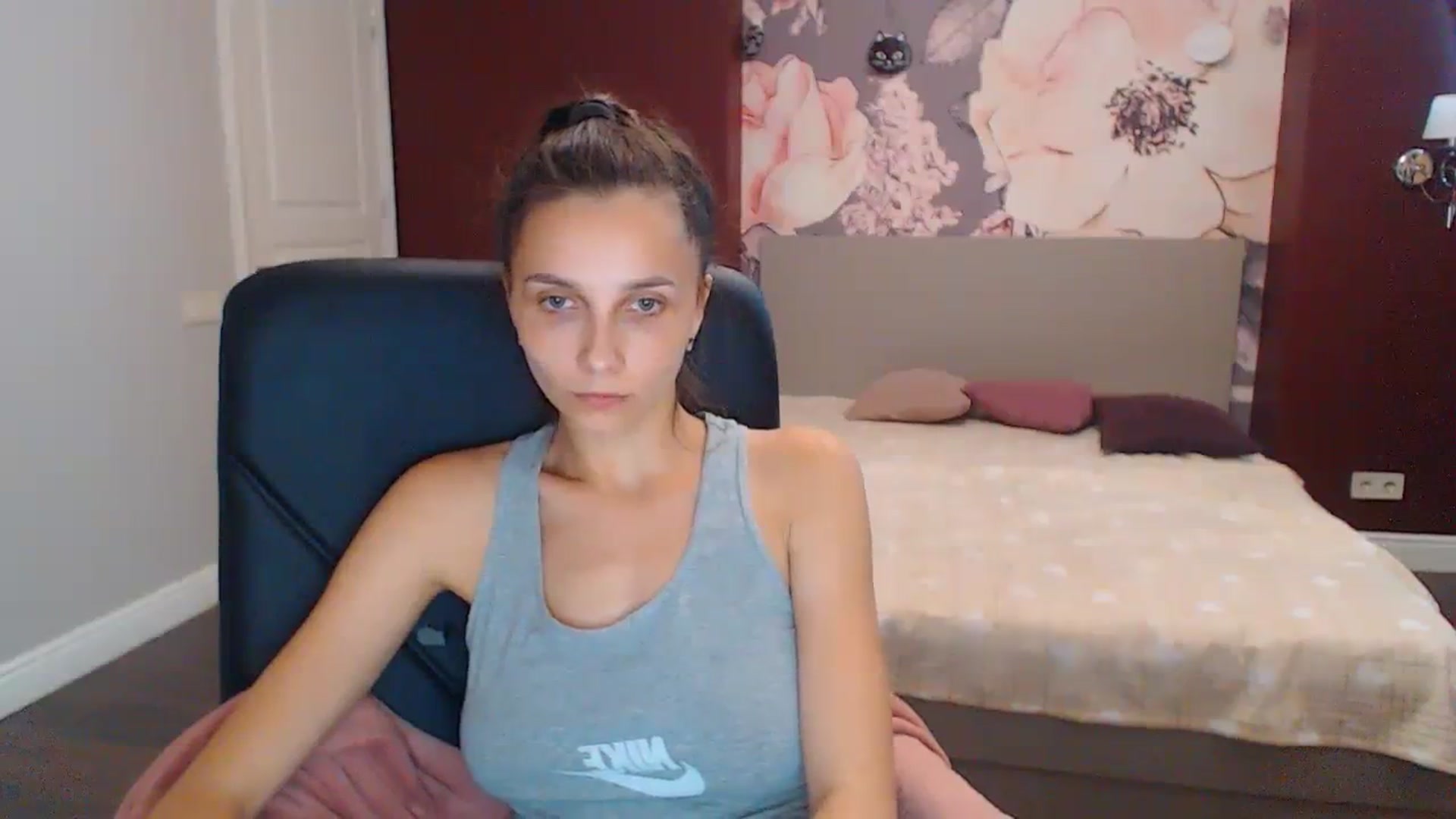 Gallery image thumbnail from Karina_Mils's myfreecams stream on, 08/10/2023, 10:54 image 17 of 20