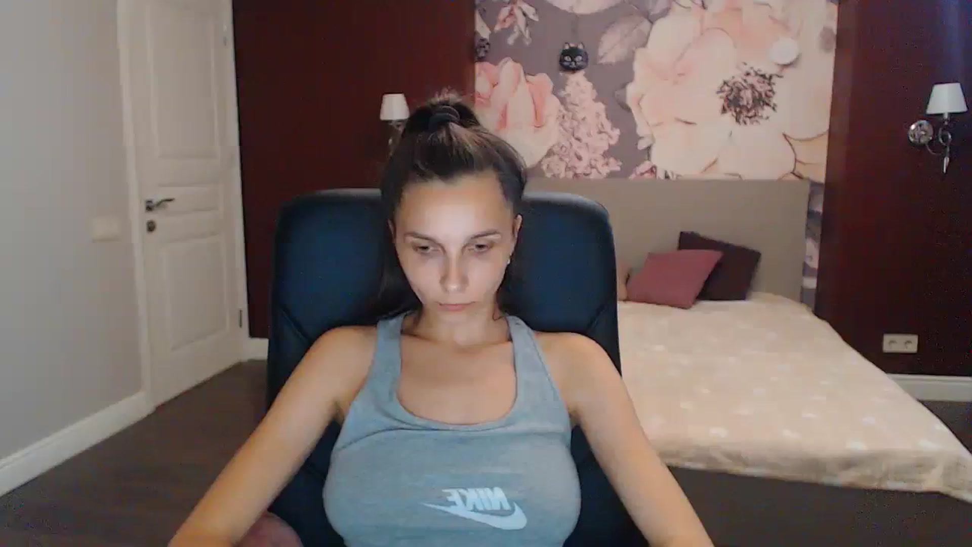 Gallery image thumbnail from Karina_Mils's myfreecams stream on, 08/11/2023, 09:48 image 18 of 20