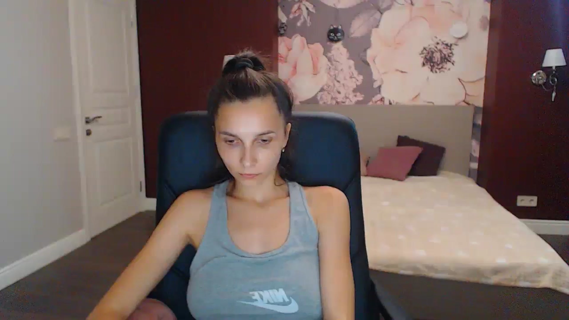 Gallery image thumbnail from Karina_Mils's myfreecams stream on, 08/11/2023, 09:48 image 16 of 20