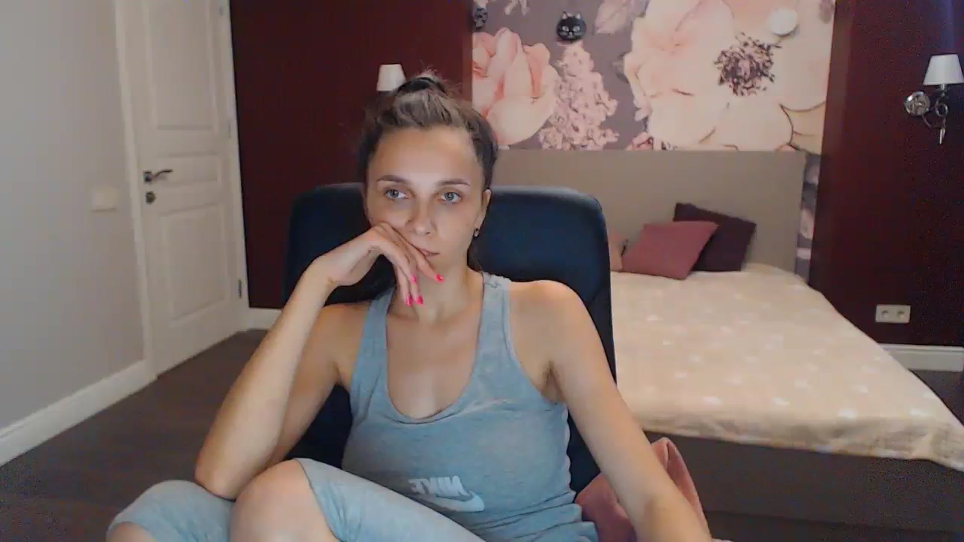 Gallery image thumbnail from Karina_Mils's myfreecams stream on, 08/11/2023, 09:48 image 1 of 20