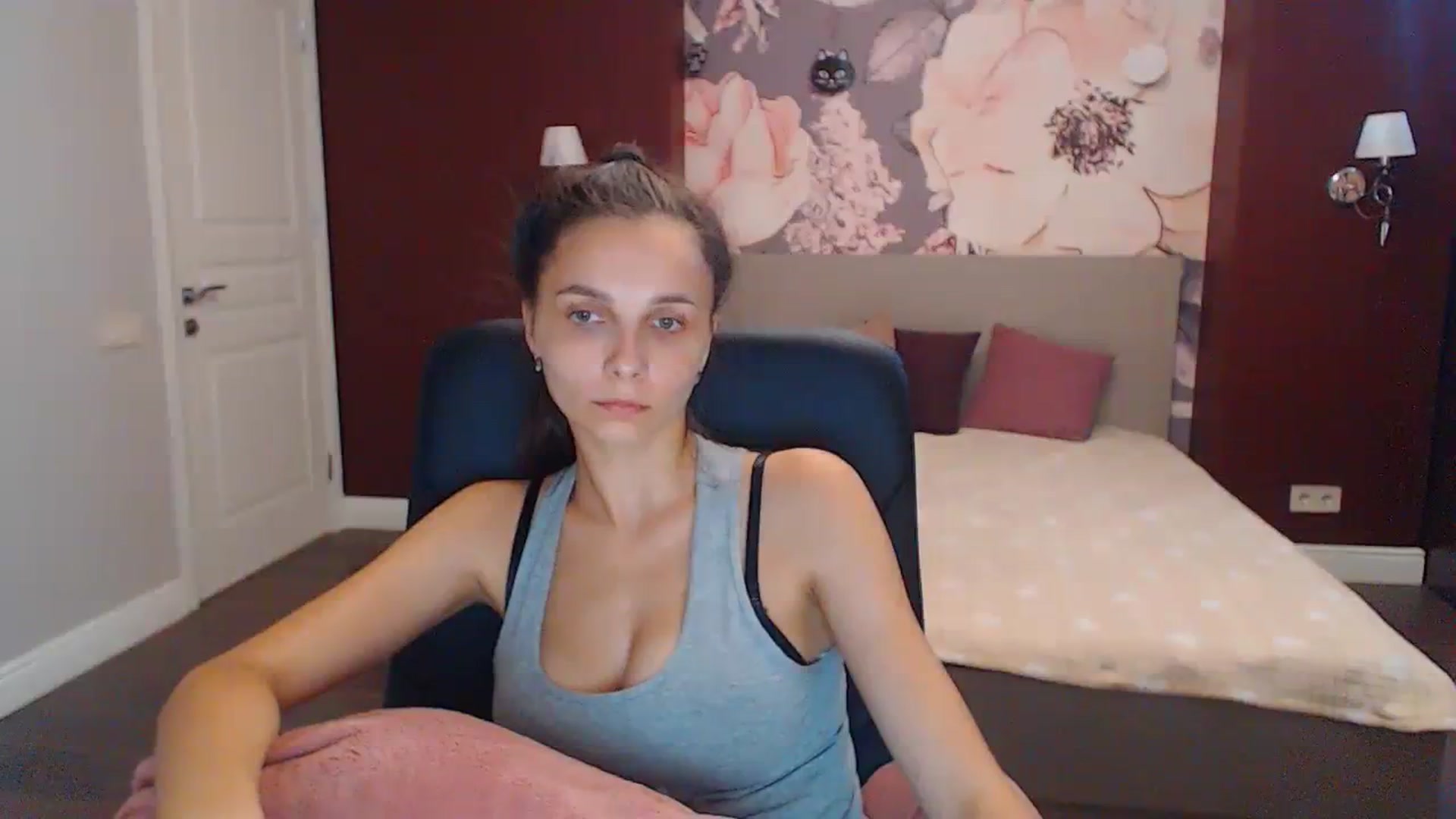 Gallery image thumbnail from Karina_Mils's myfreecams stream on, 08/13/2023, 10:58 image 18 of 20