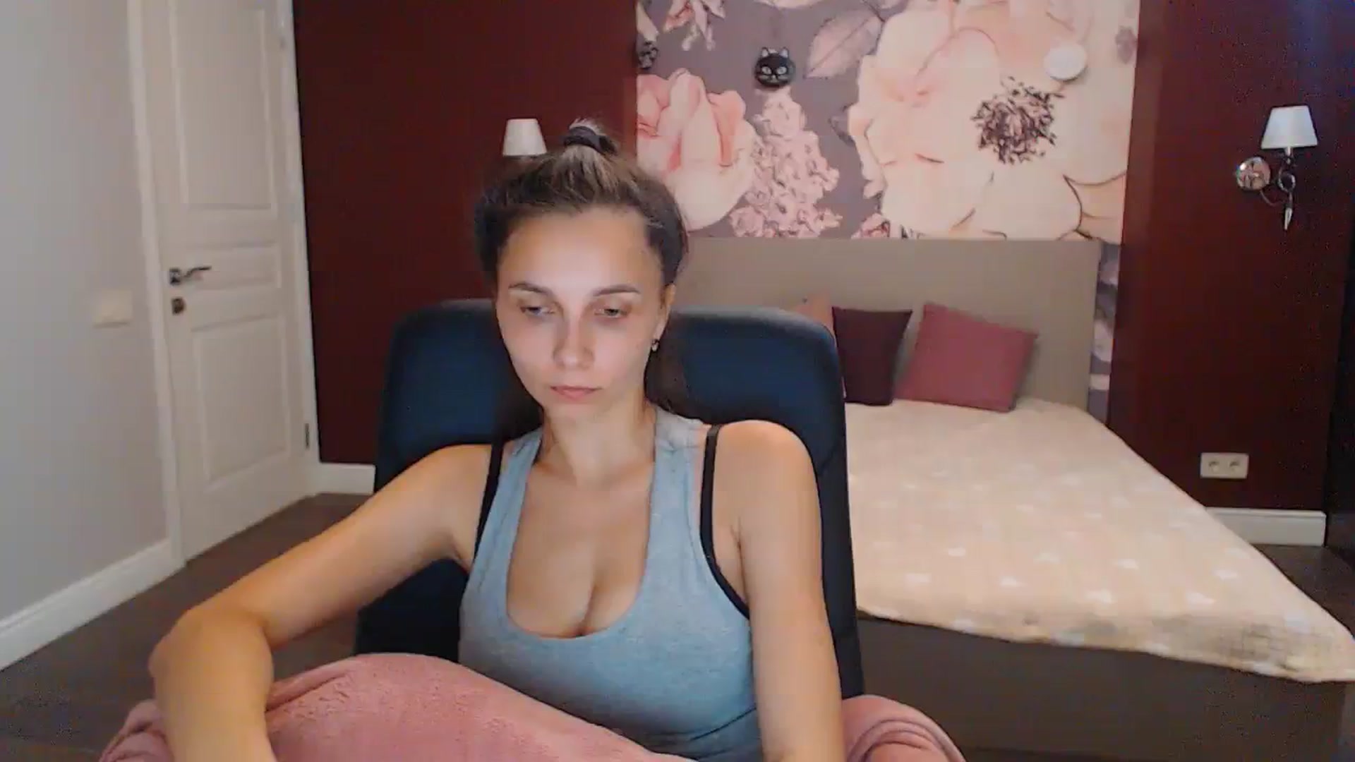 Gallery image thumbnail from Karina_Mils's myfreecams stream on, 08/13/2023, 10:58 image 15 of 20