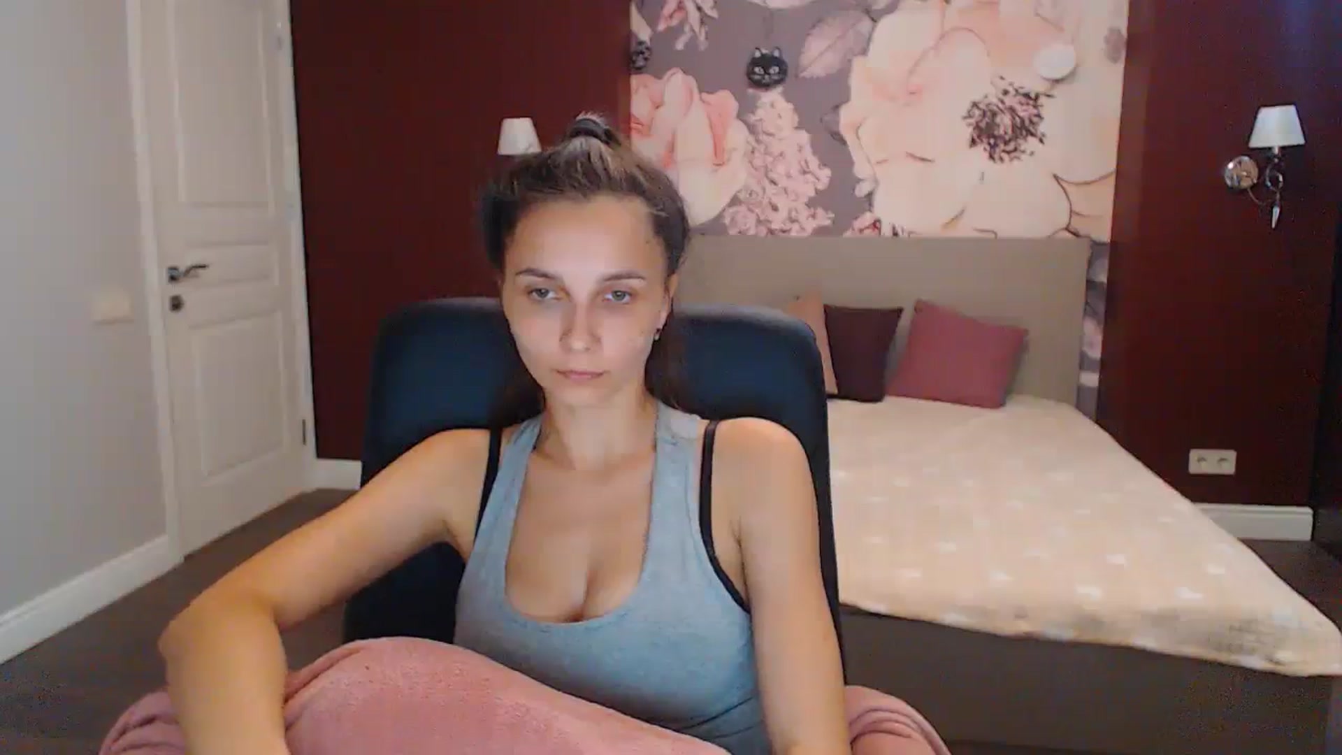 Gallery image thumbnail from Karina_Mils's myfreecams stream on, 08/13/2023, 10:58 image 14 of 20