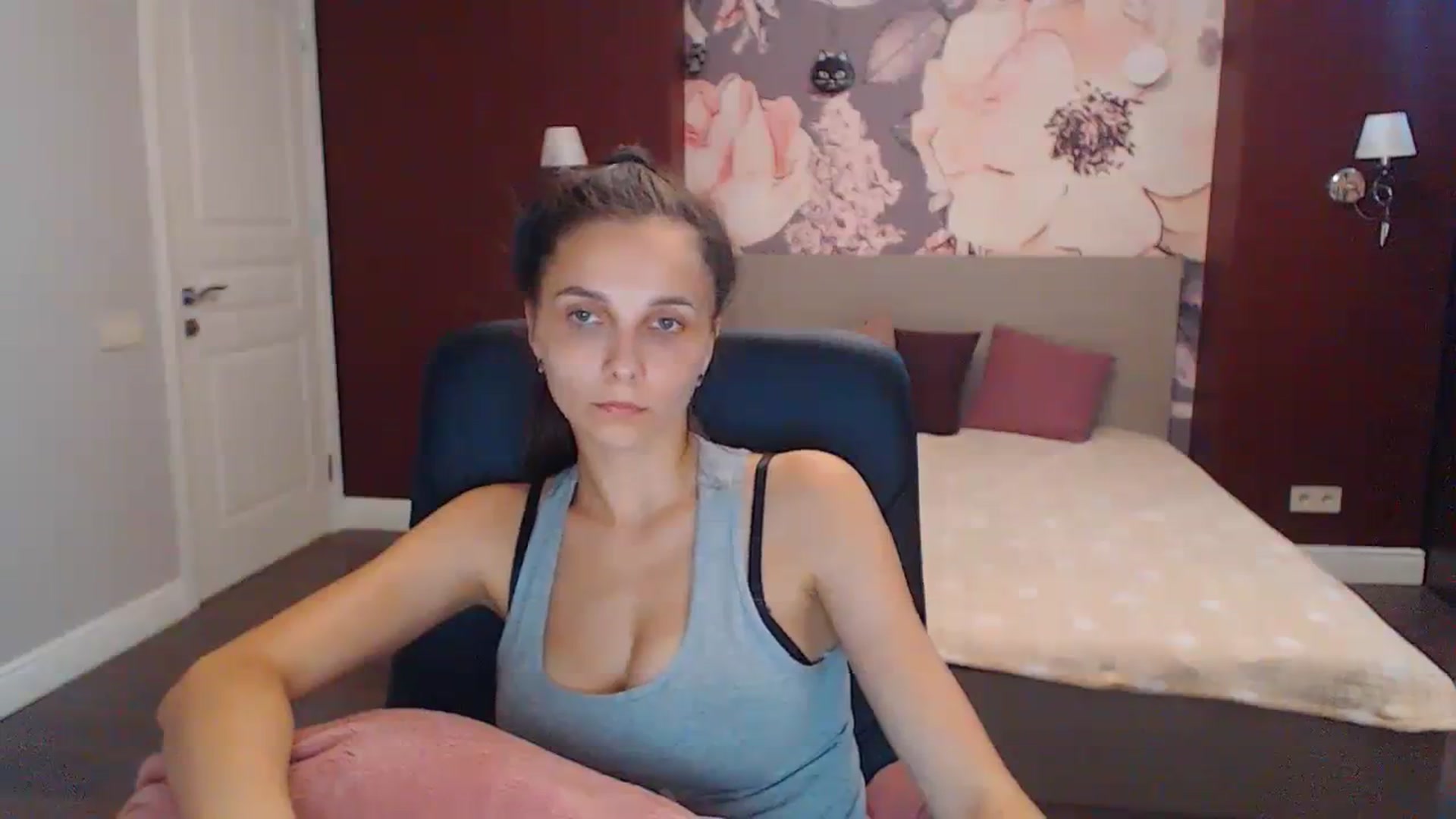 Gallery image thumbnail from Karina_Mils's myfreecams stream on, 08/13/2023, 10:58 image 19 of 20