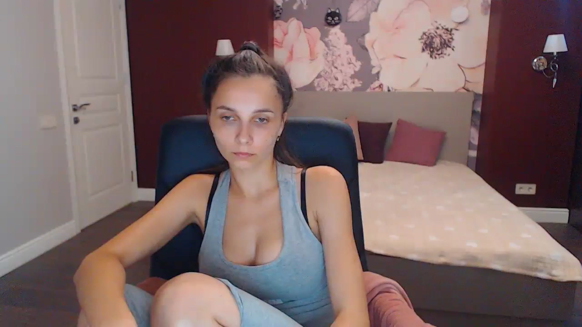 Gallery image thumbnail from Karina_Mils's myfreecams stream on, 08/13/2023, 10:58 image 7 of 20