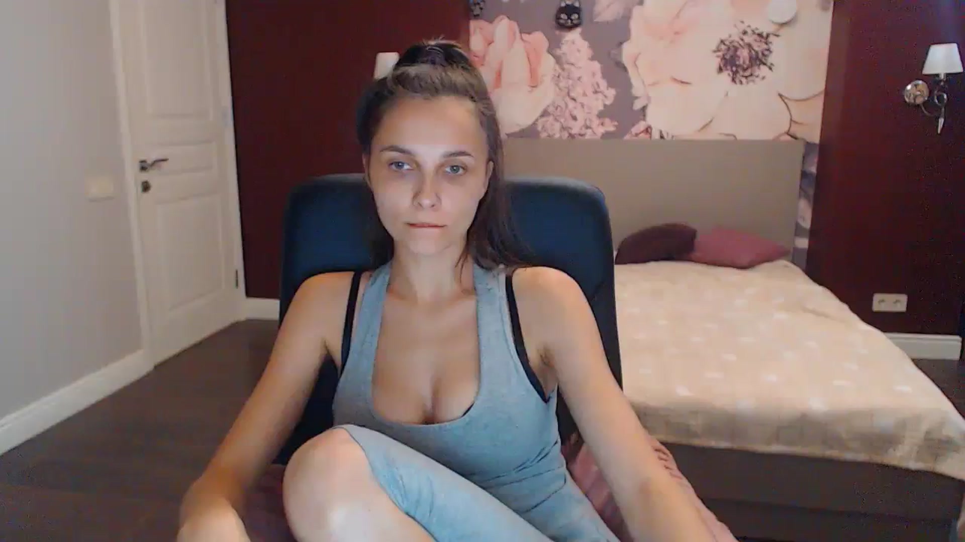 Gallery image thumbnail from Karina_Mils's myfreecams stream on, 08/13/2023, 14:29 image 4 of 20