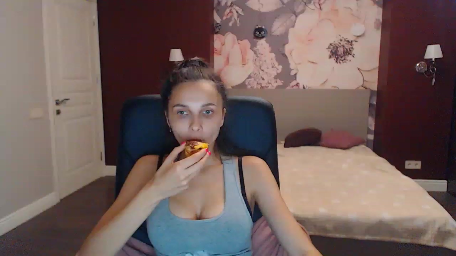 Gallery image thumbnail from Karina_Mils's myfreecams stream on, 08/13/2023, 16:29 image 3 of 20