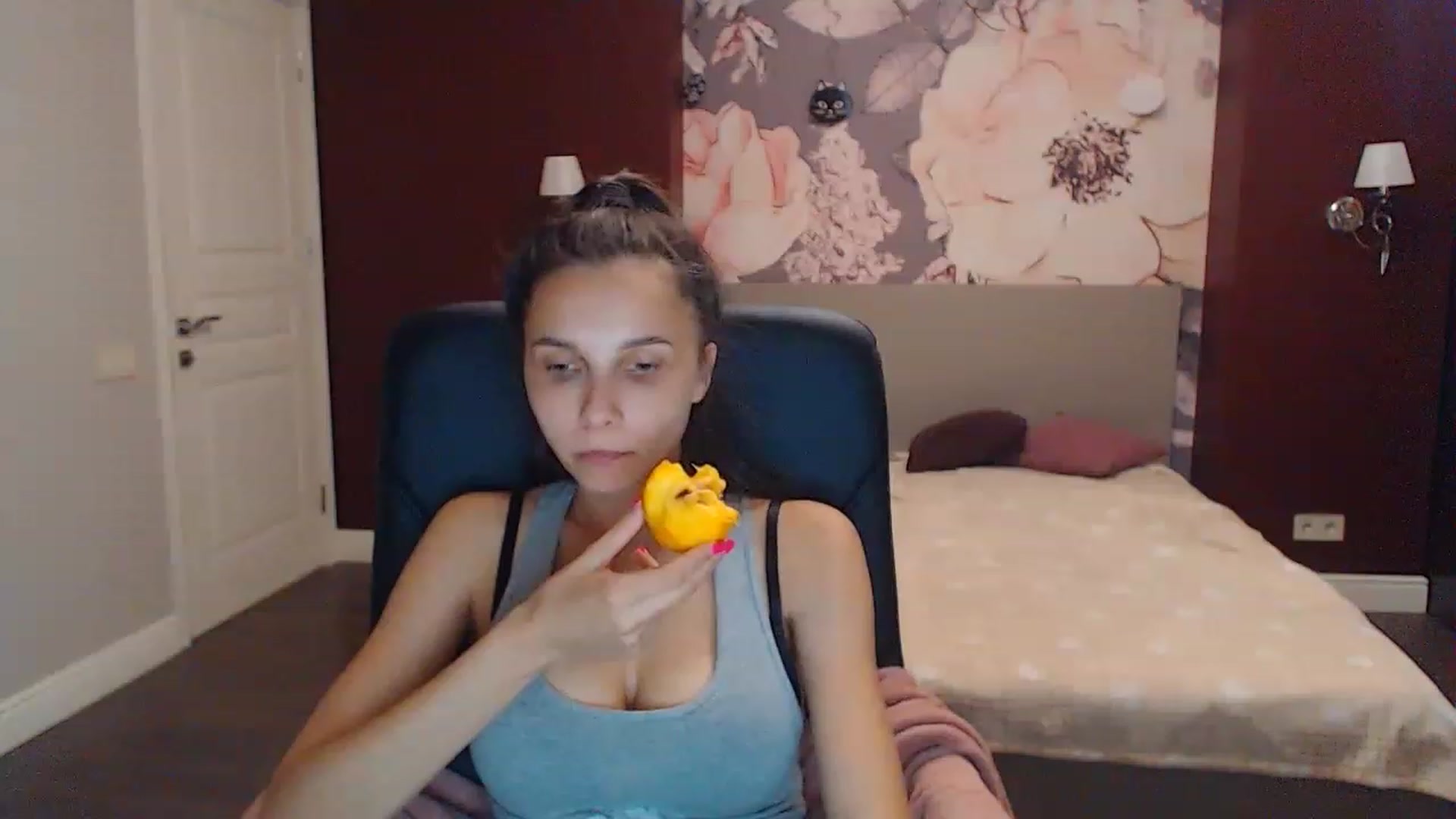 Gallery image thumbnail from Karina_Mils's myfreecams stream on, 08/13/2023, 16:29 image 2 of 20
