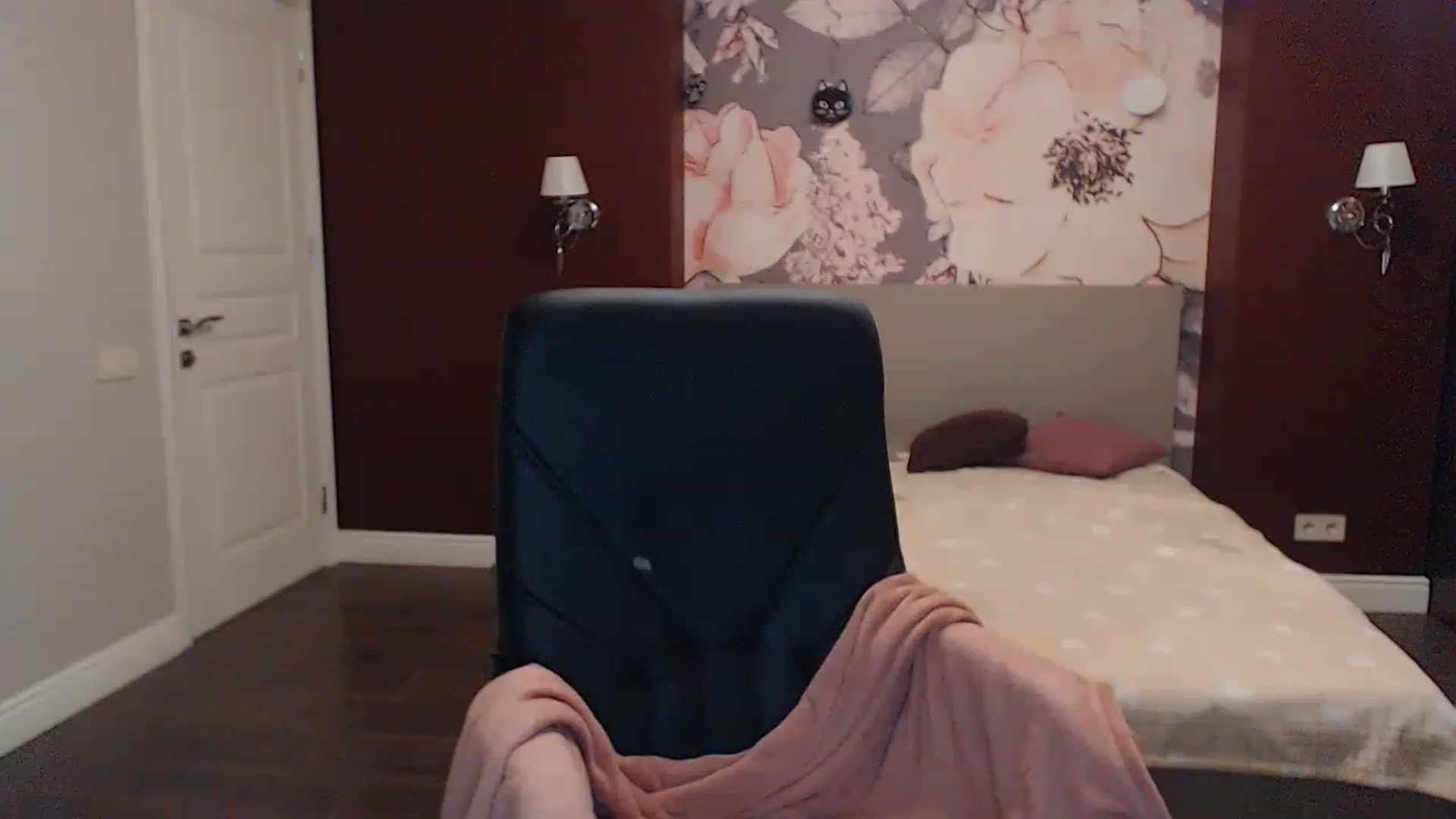 Gallery image thumbnail from Karina_Mils's myfreecams stream on, 08/13/2023, 16:29 image 10 of 20