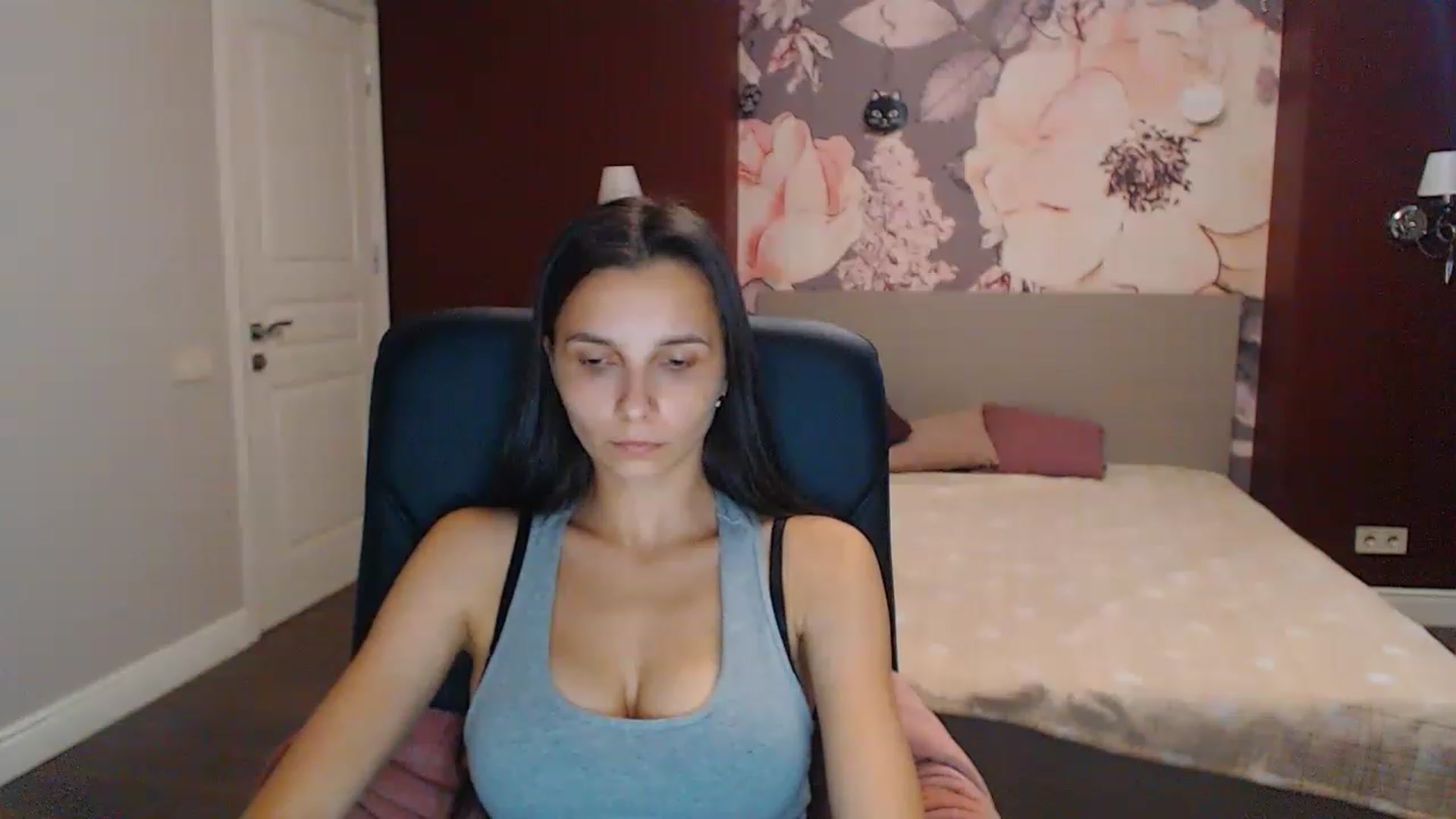 Gallery image thumbnail from Karina_Mils's myfreecams stream on, 08/17/2023, 07:49 image 12 of 20