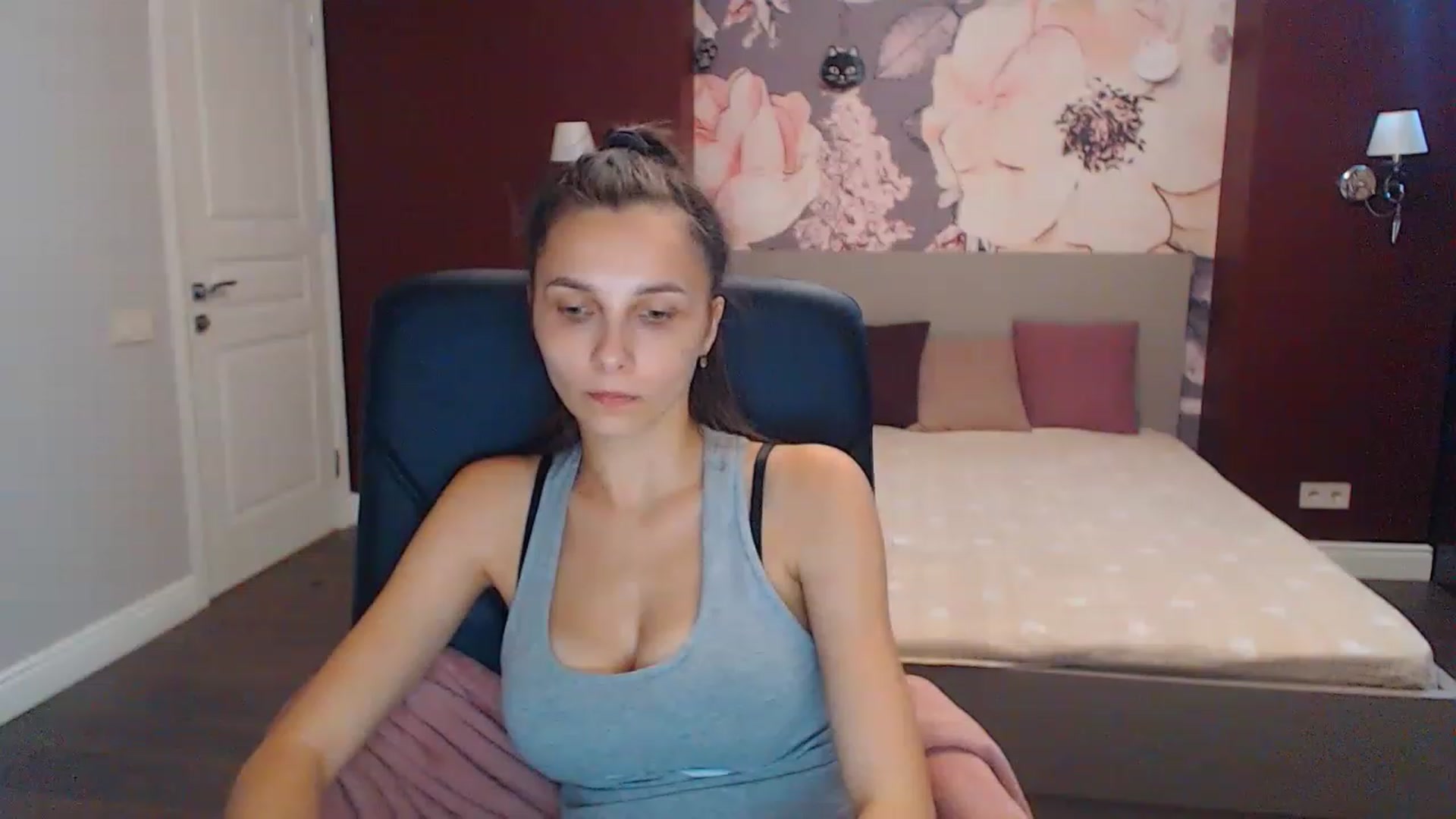 Gallery image thumbnail from Karina_Mils's myfreecams stream on, 08/18/2023, 10:59 image 4 of 20