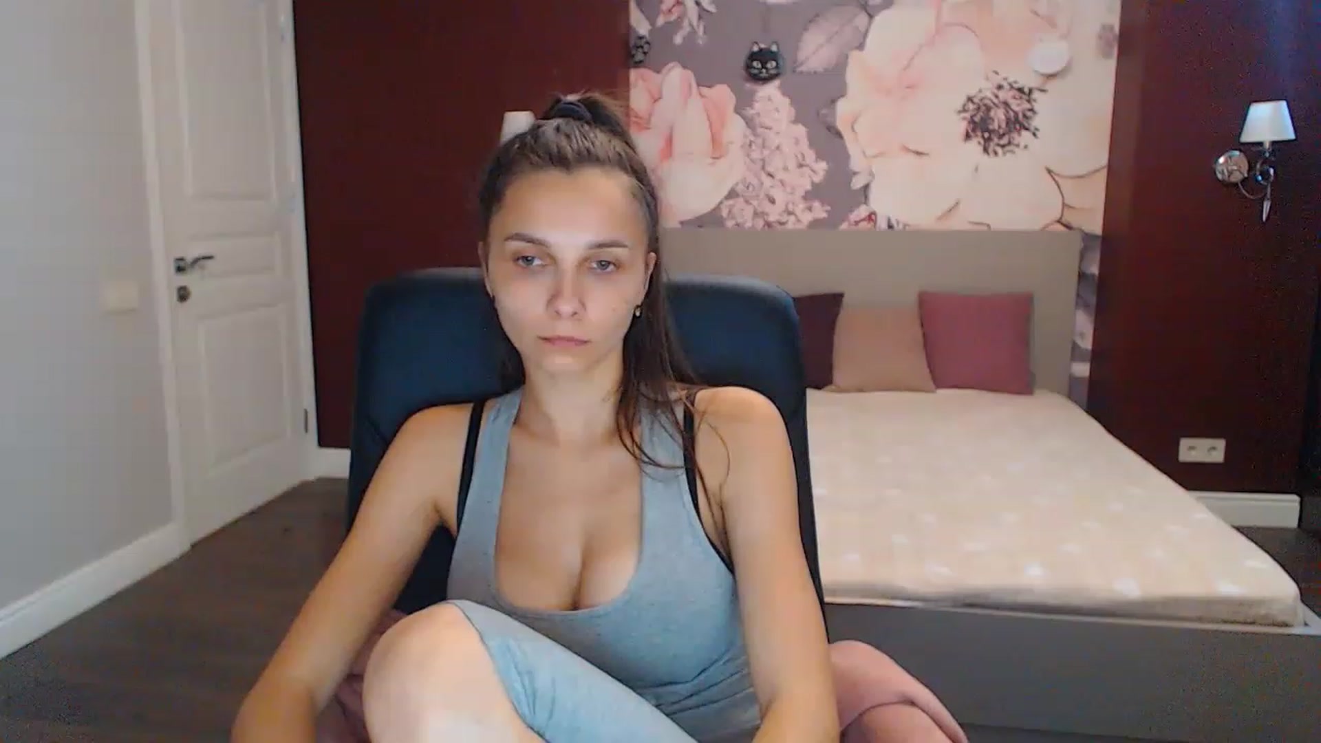Gallery image thumbnail from Karina_Mils's myfreecams stream on, 08/18/2023, 10:59 image 10 of 20