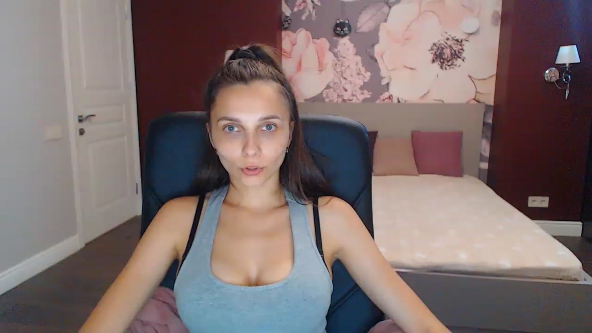 Gallery image thumbnail from Karina_Mils's myfreecams stream on, 08/18/2023, 10:59 image 15 of 20