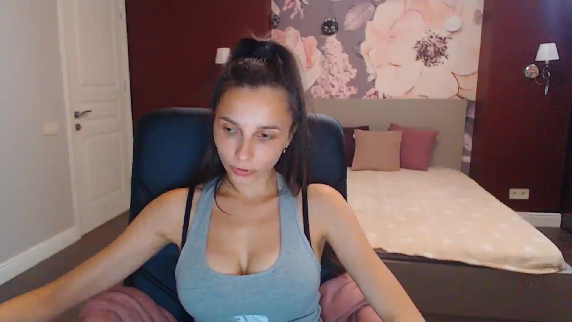 Gallery image thumbnail from Karina_Mils's myfreecams stream on, 08/20/2023, 14:01 image 13 of 20