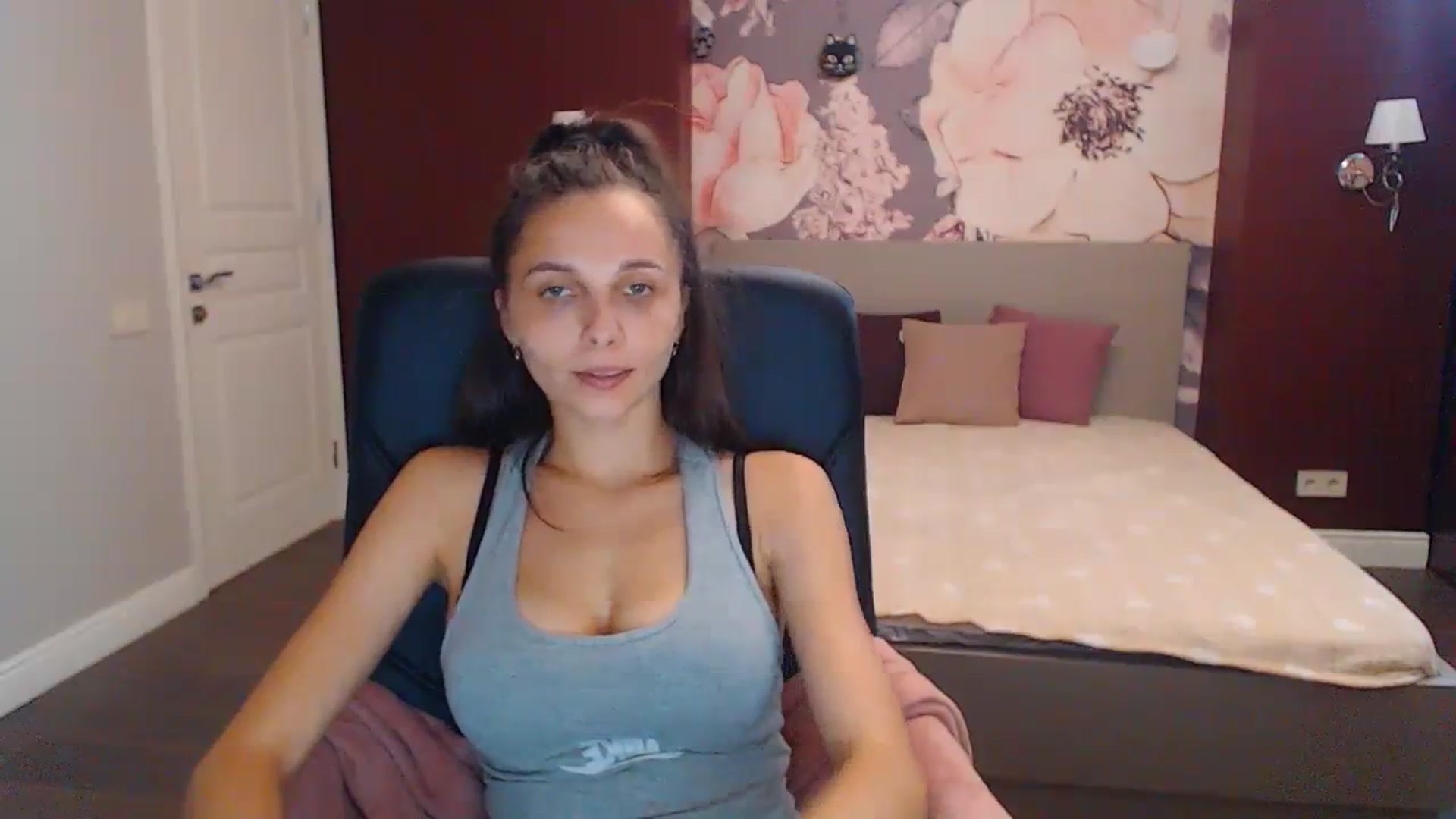 Gallery image thumbnail from Karina_Mils's myfreecams stream on, 08/20/2023, 14:01 image 7 of 20