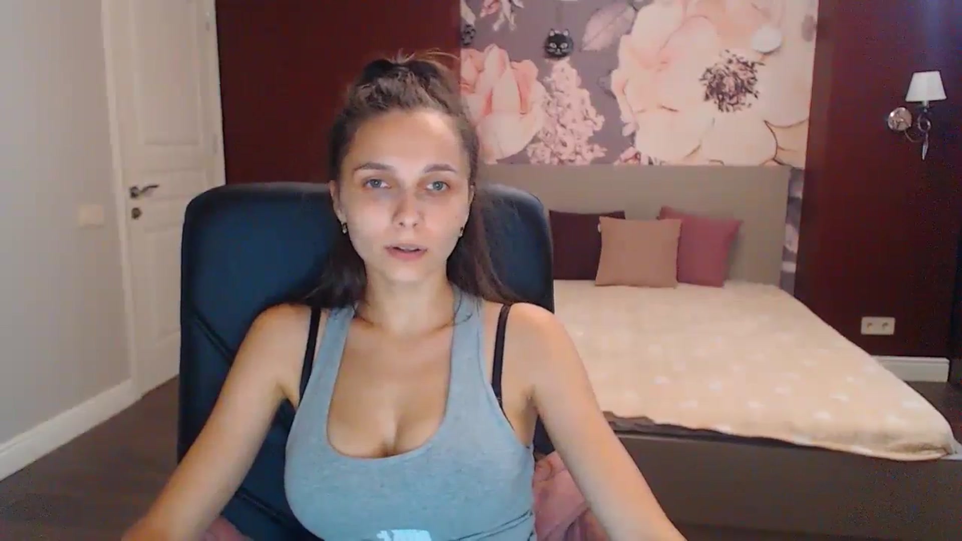 Gallery image thumbnail from Karina_Mils's myfreecams stream on, 08/20/2023, 14:01 image 18 of 20