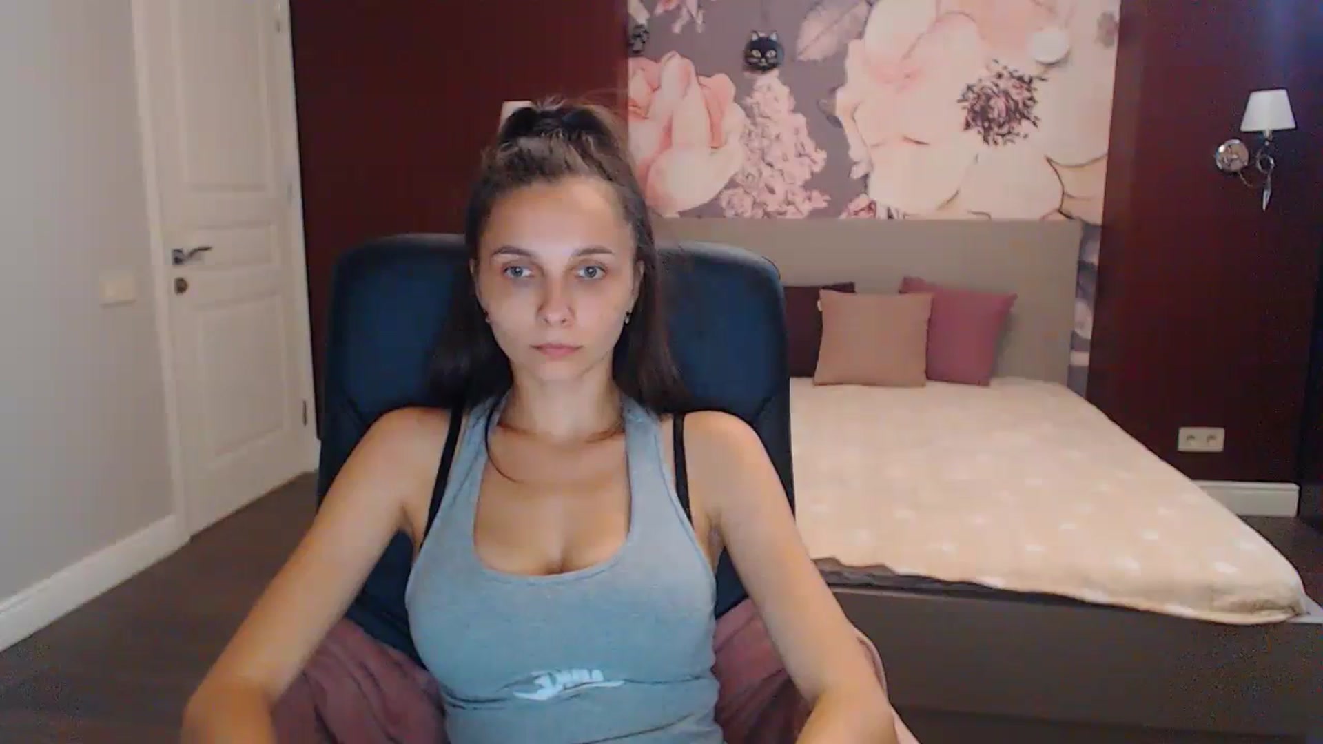 Gallery image thumbnail from Karina_Mils's myfreecams stream on, 08/20/2023, 14:01 image 8 of 20