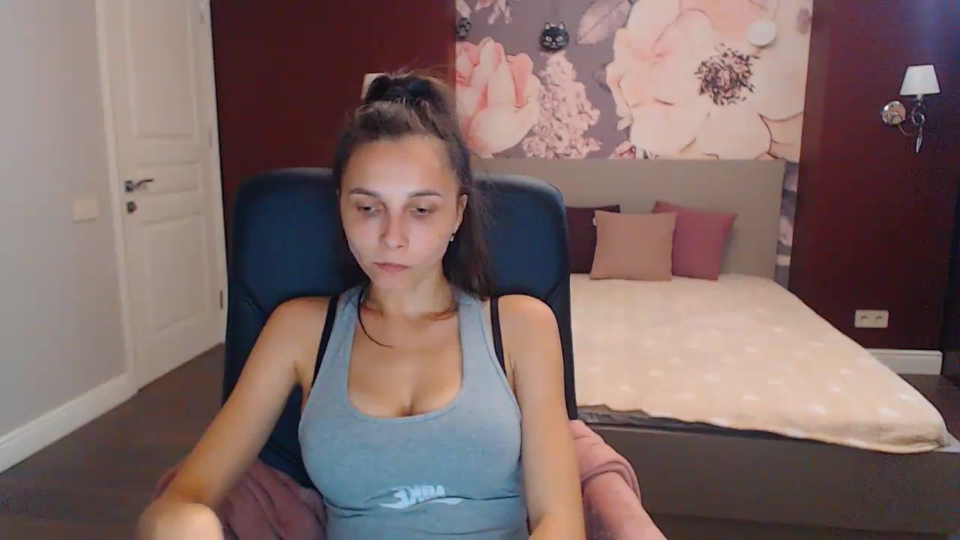 Gallery image thumbnail from Karina_Mils's myfreecams stream on, 08/20/2023, 14:01 image 6 of 20