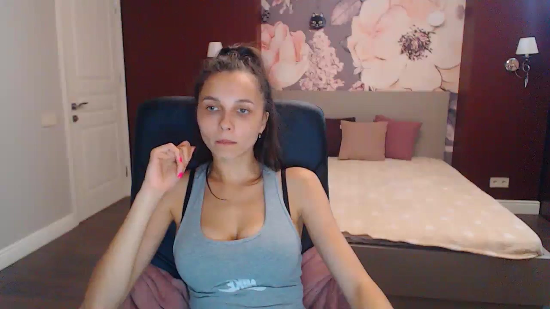 Gallery image thumbnail from Karina_Mils's myfreecams stream on, 08/20/2023, 14:01 image 5 of 20