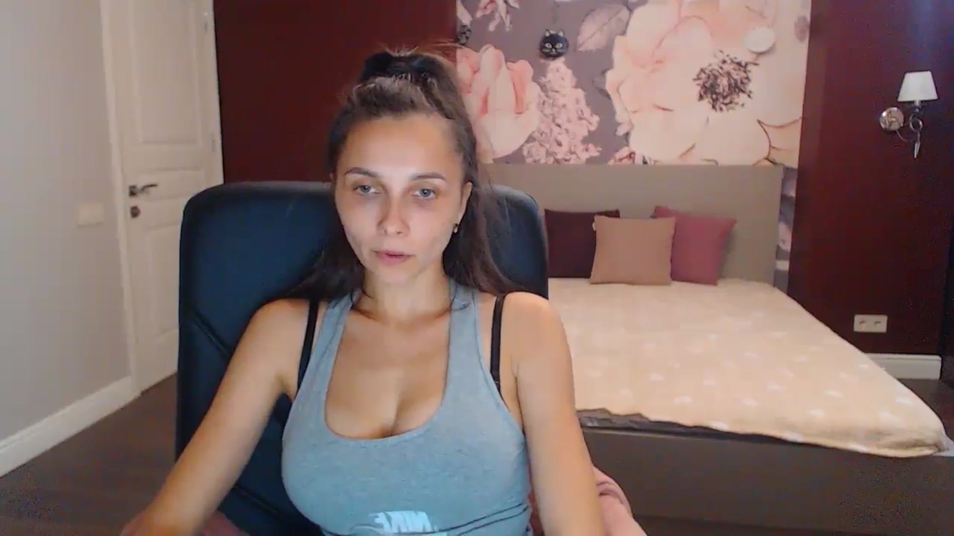Gallery image thumbnail from Karina_Mils's myfreecams stream on, 08/20/2023, 14:01 image 17 of 20
