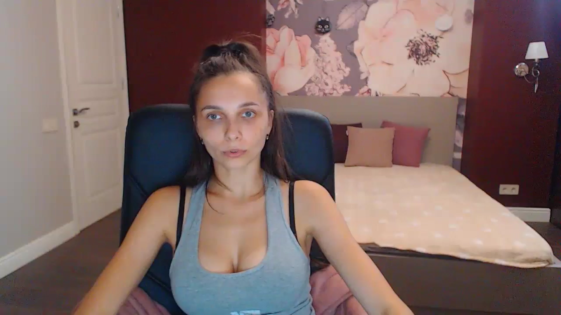 Gallery image thumbnail from Karina_Mils's myfreecams stream on, 08/20/2023, 14:01 image 15 of 20