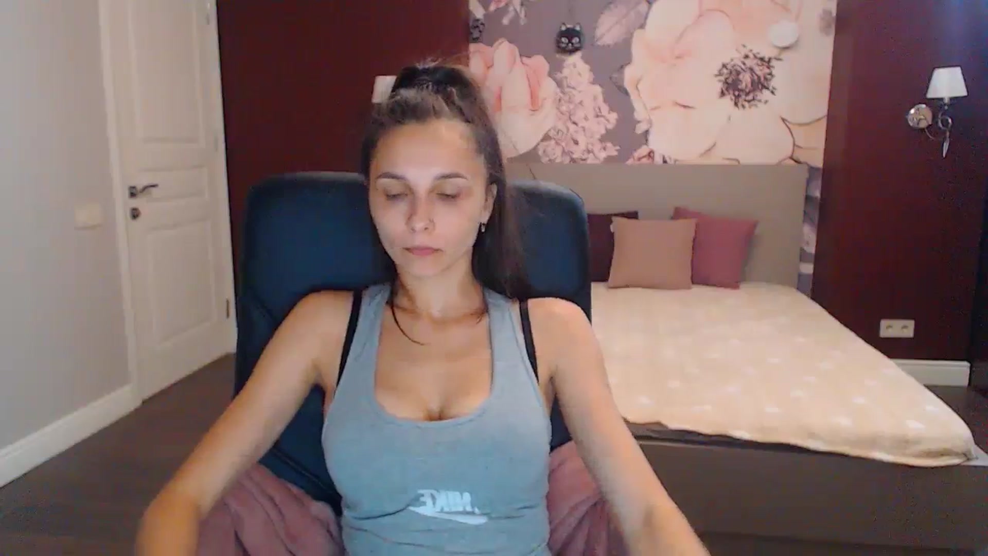 Gallery image thumbnail from Karina_Mils's myfreecams stream on, 08/20/2023, 14:01 image 3 of 20