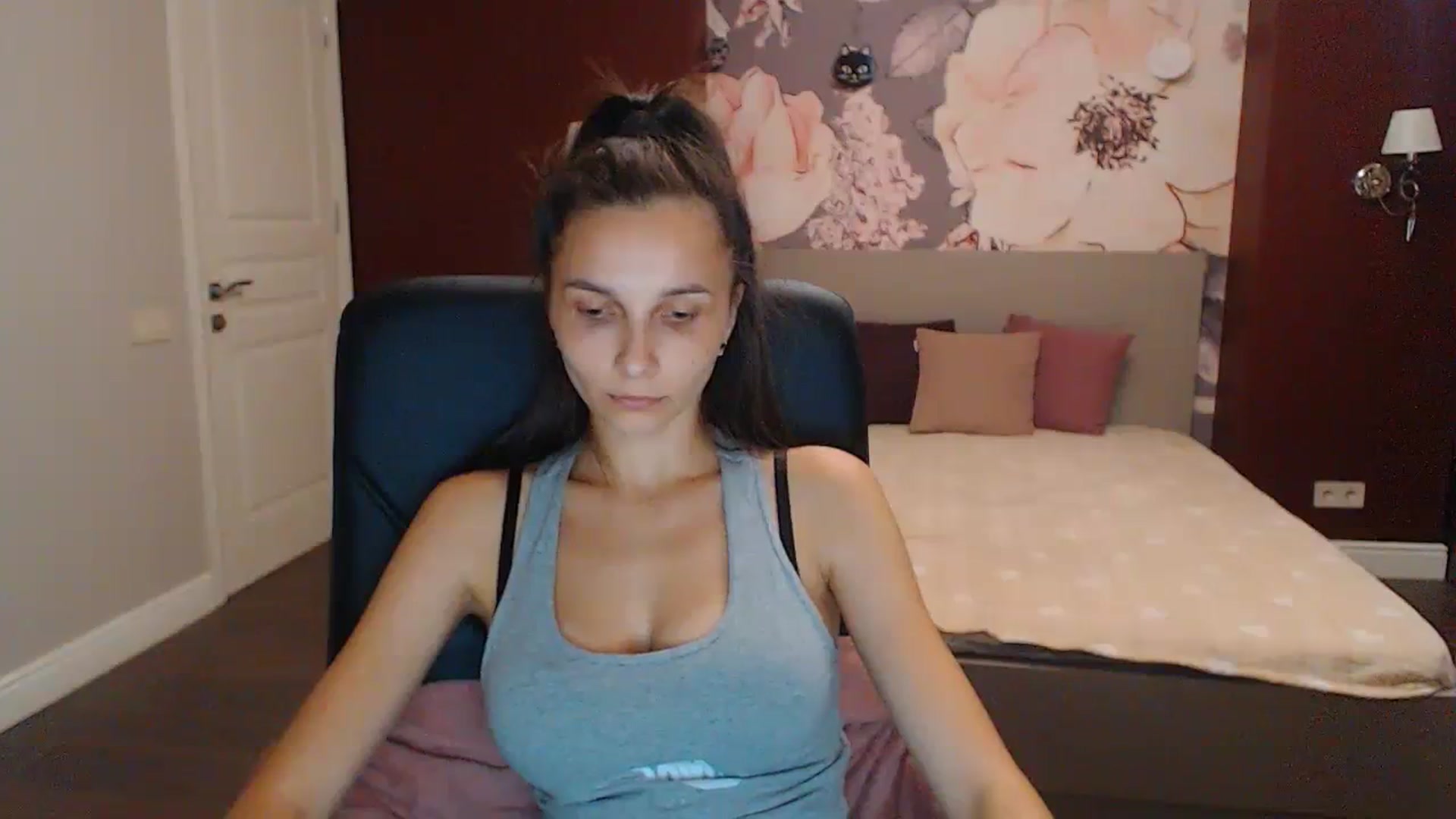 Gallery image thumbnail from Karina_Mils's myfreecams stream on, 08/20/2023, 15:53 image 16 of 20