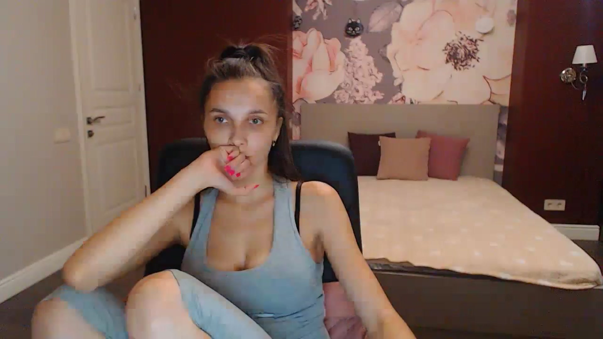 Gallery image thumbnail from Karina_Mils's myfreecams stream on, 08/20/2023, 15:53 image 7 of 20