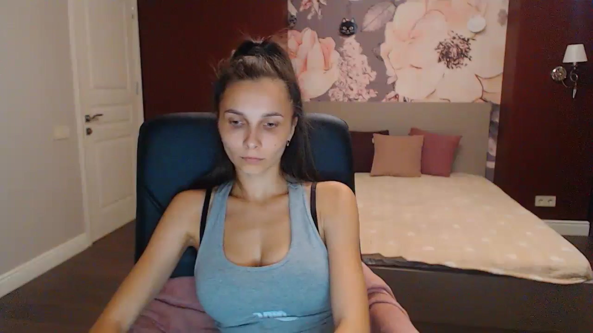 Gallery image thumbnail from Karina_Mils's myfreecams stream on, 08/20/2023, 15:53 image 15 of 20