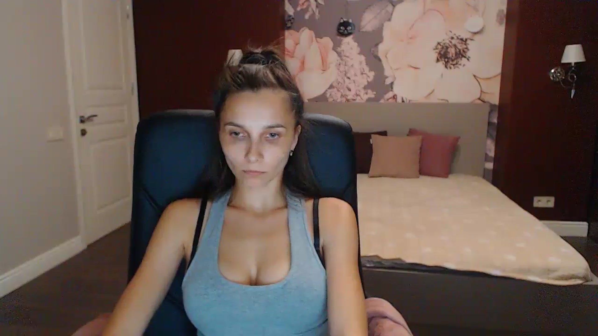Gallery image thumbnail from Karina_Mils's myfreecams stream on, 08/20/2023, 16:56 image 7 of 20