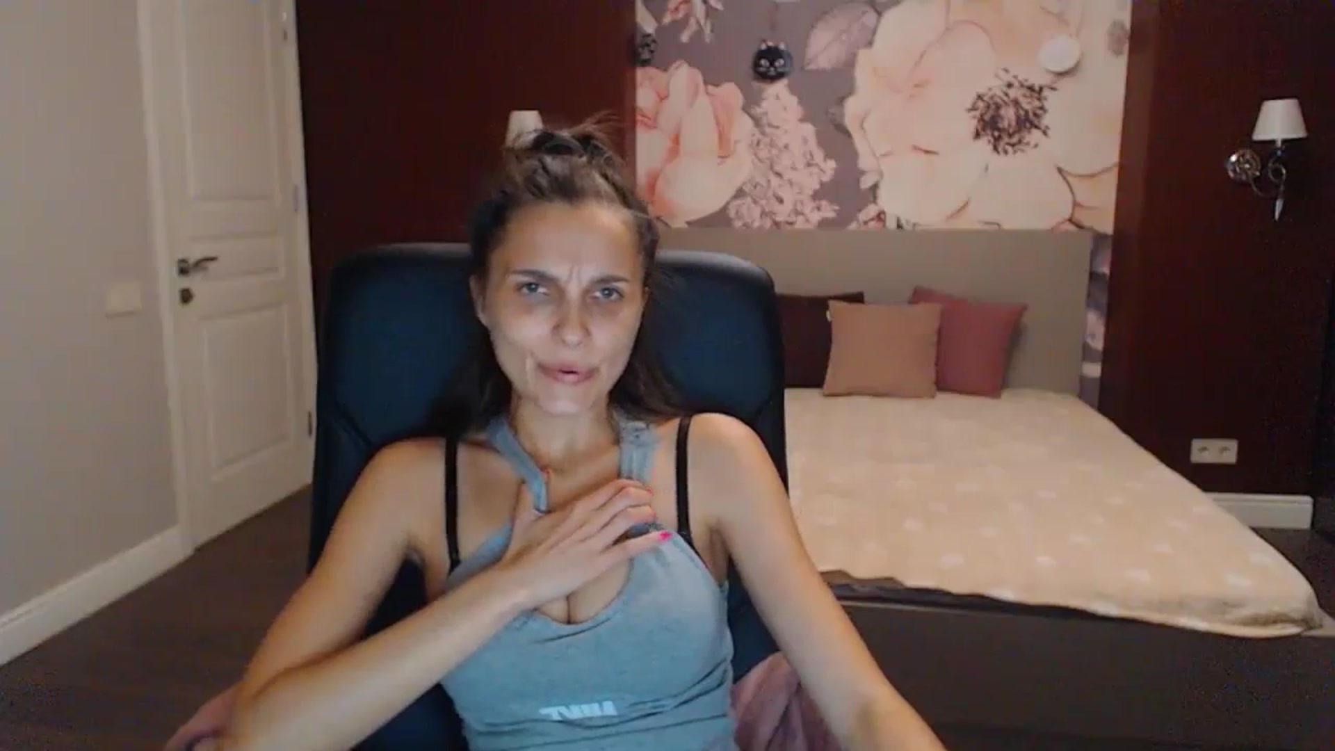 Gallery image thumbnail from Karina_Mils's myfreecams stream on, 08/20/2023, 16:56 image 5 of 20