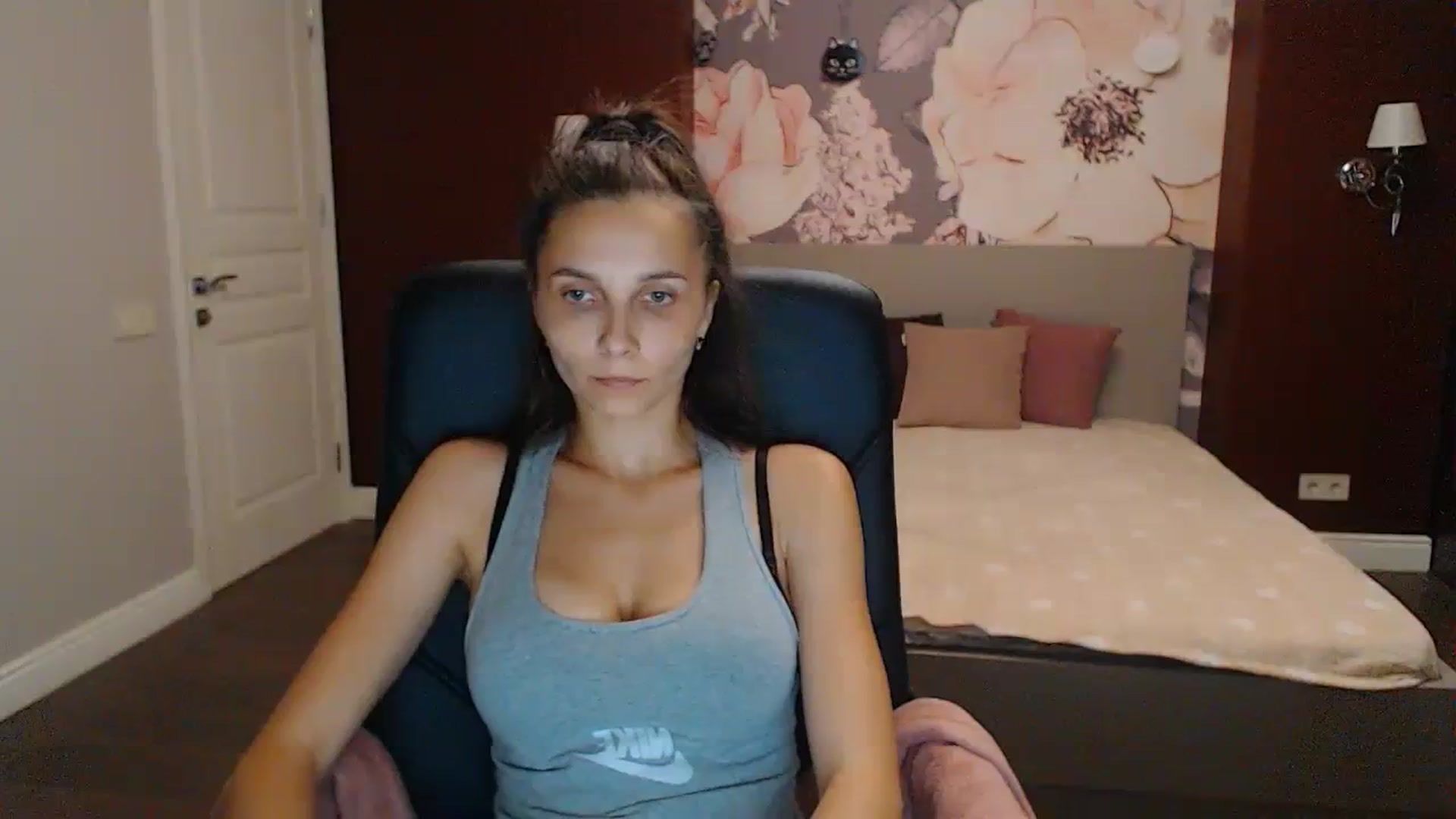 Gallery image thumbnail from Karina_Mils's myfreecams stream on, 08/20/2023, 16:56 image 14 of 20