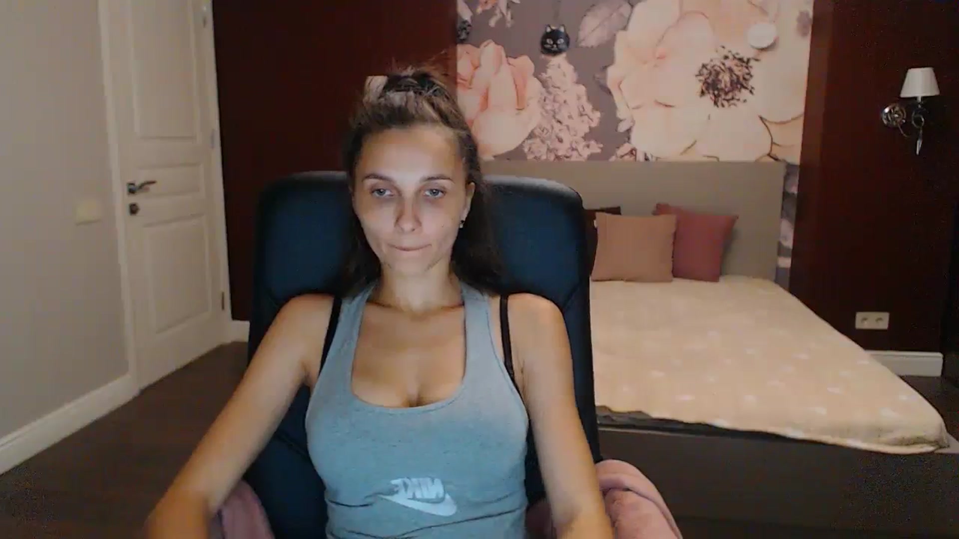 Gallery image thumbnail from Karina_Mils's myfreecams stream on, 08/20/2023, 16:56 image 13 of 20