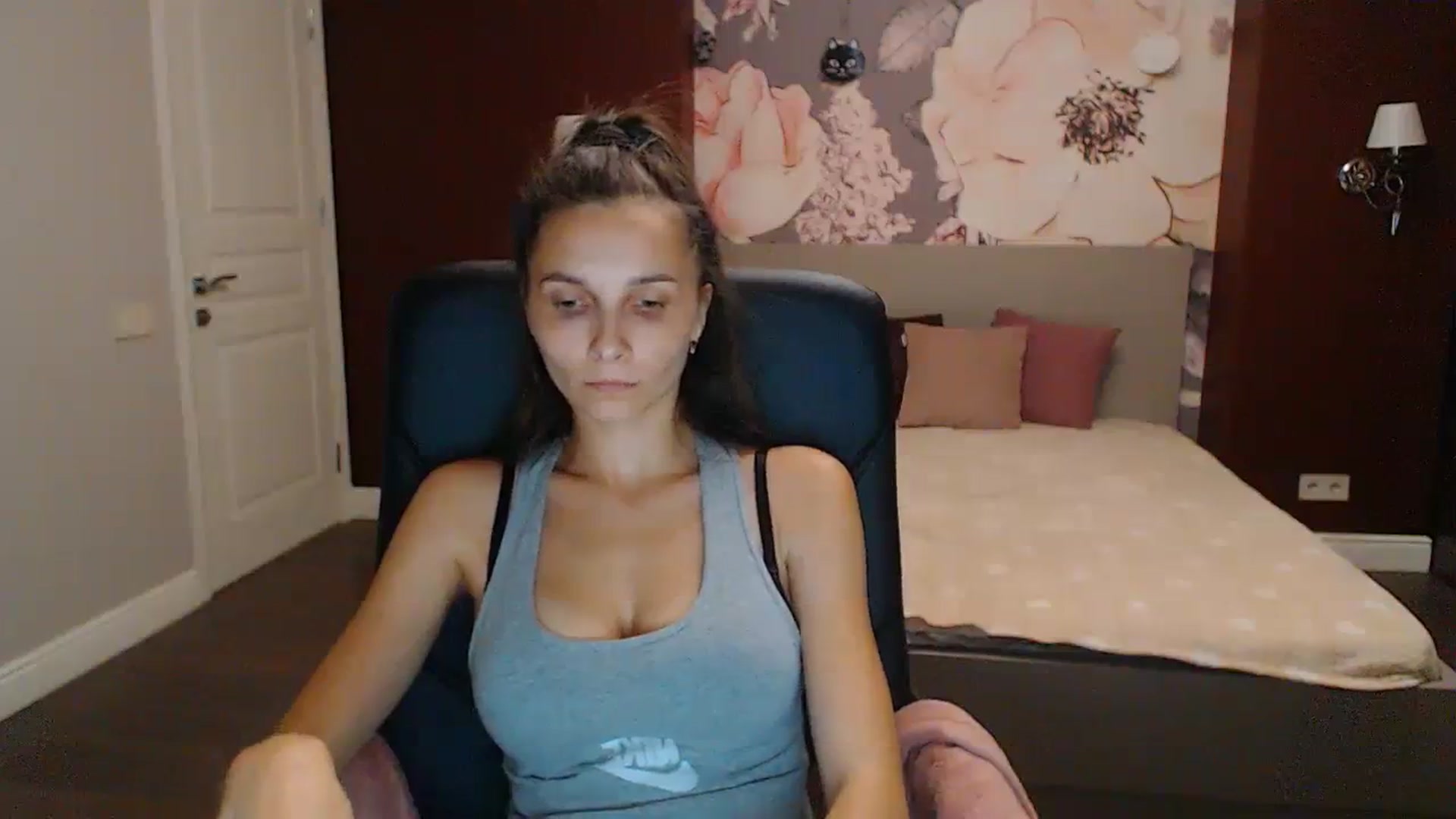Gallery image thumbnail from Karina_Mils's myfreecams stream on, 08/20/2023, 16:56 image 16 of 20