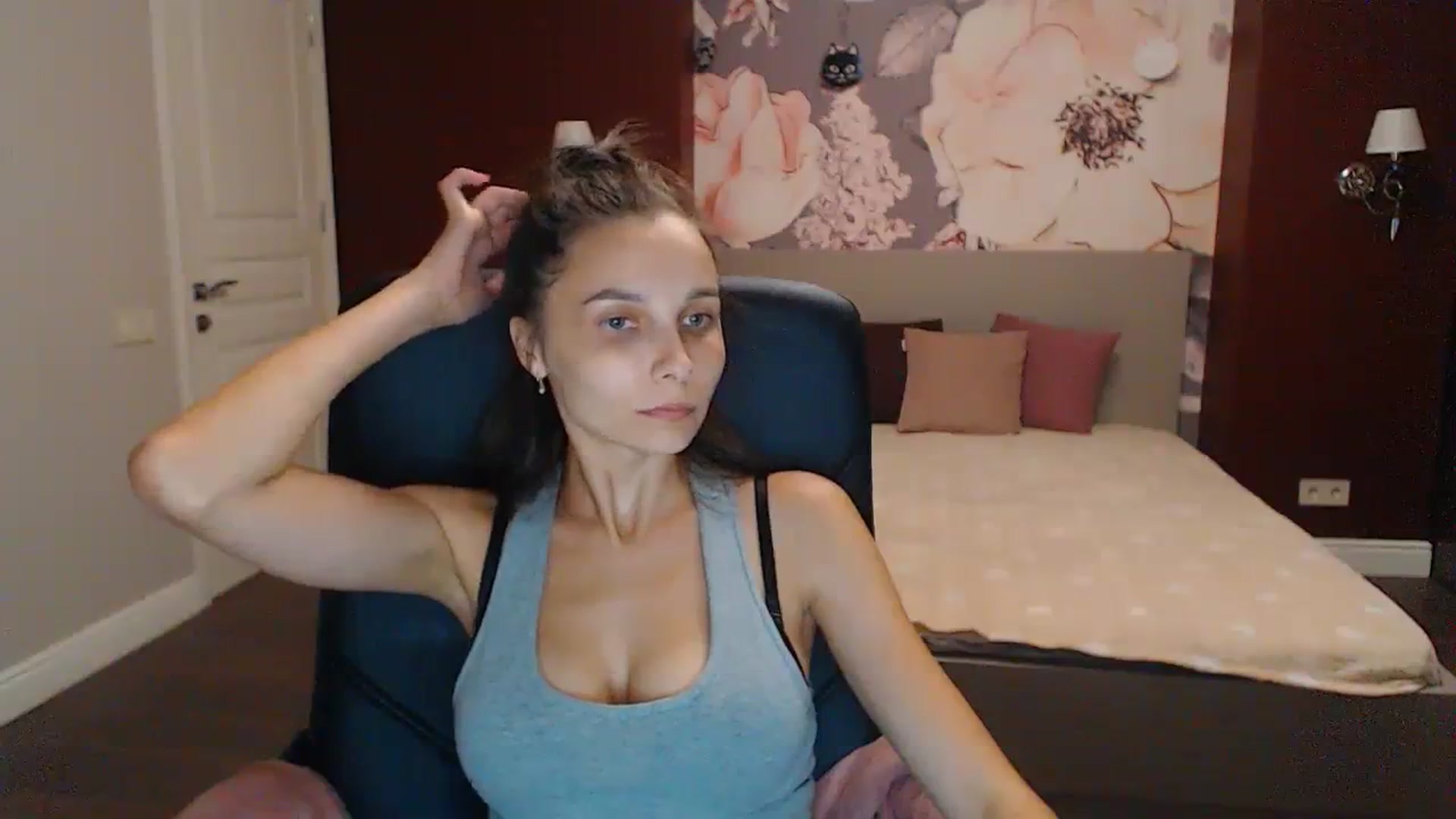 Gallery image thumbnail from Karina_Mils's myfreecams stream on, 08/20/2023, 16:56 image 8 of 20