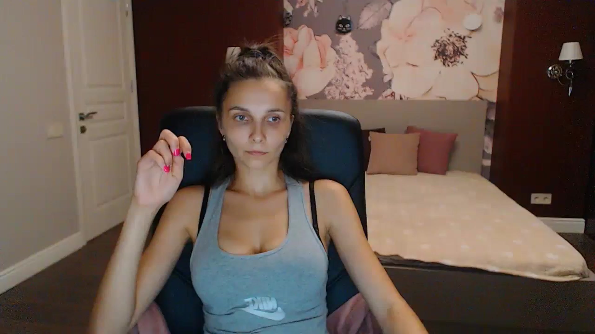 Gallery image thumbnail from Karina_Mils's myfreecams stream on, 08/20/2023, 16:56 image 15 of 20