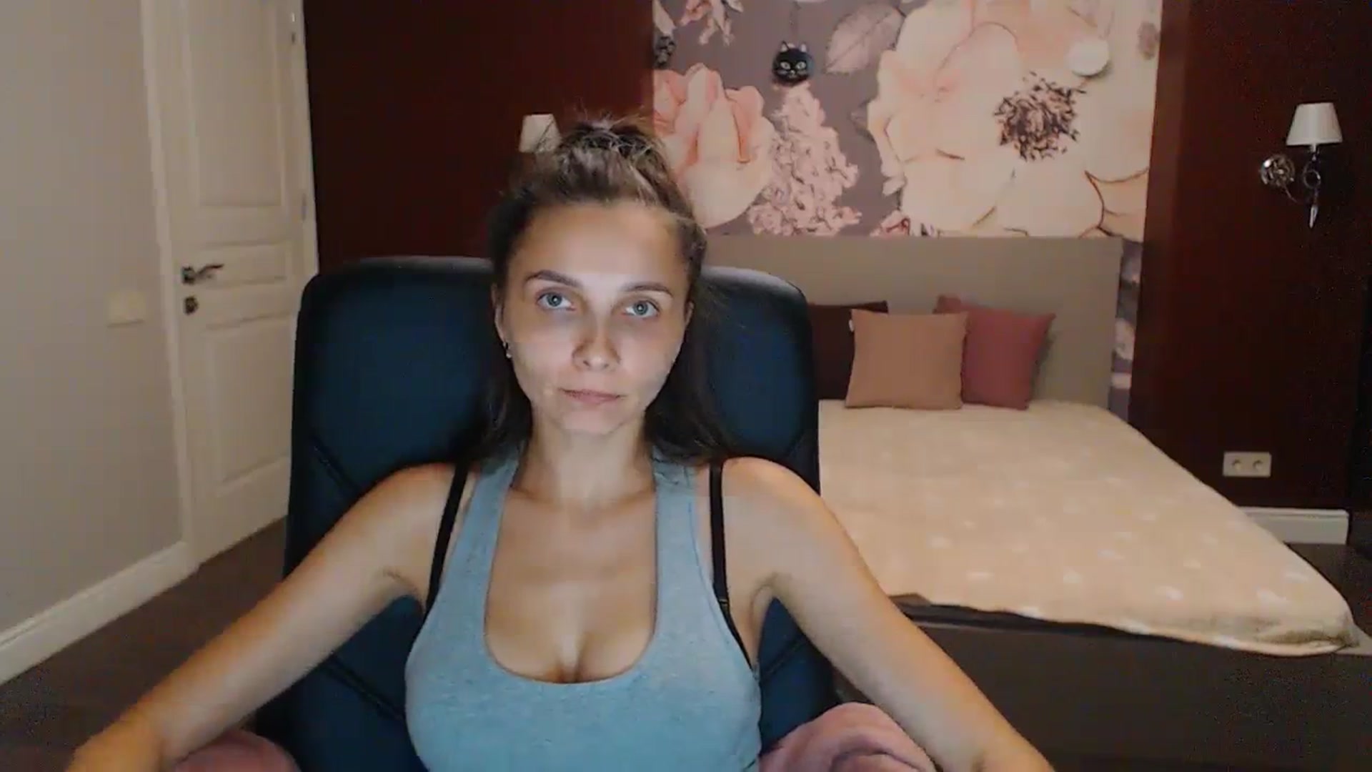 Gallery image thumbnail from Karina_Mils's myfreecams stream on, 08/20/2023, 16:56 image 10 of 20