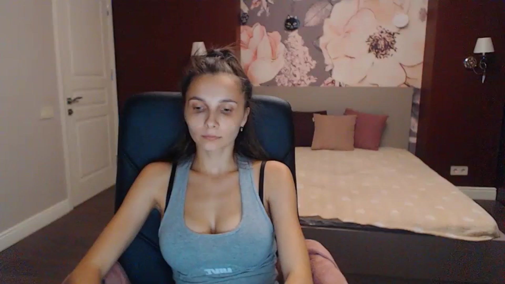 Gallery image thumbnail from Karina_Mils's myfreecams stream on, 08/20/2023, 16:56 image 2 of 20
