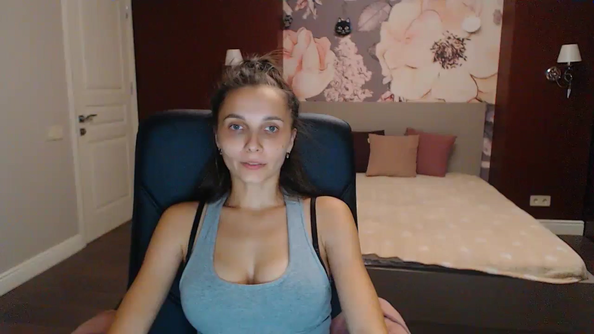 Gallery image thumbnail from Karina_Mils's myfreecams stream on, 08/20/2023, 16:56 image 9 of 20