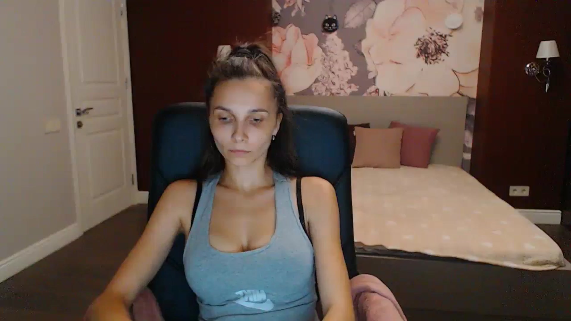 Gallery image thumbnail from Karina_Mils's myfreecams stream on, 08/20/2023, 16:56 image 17 of 20