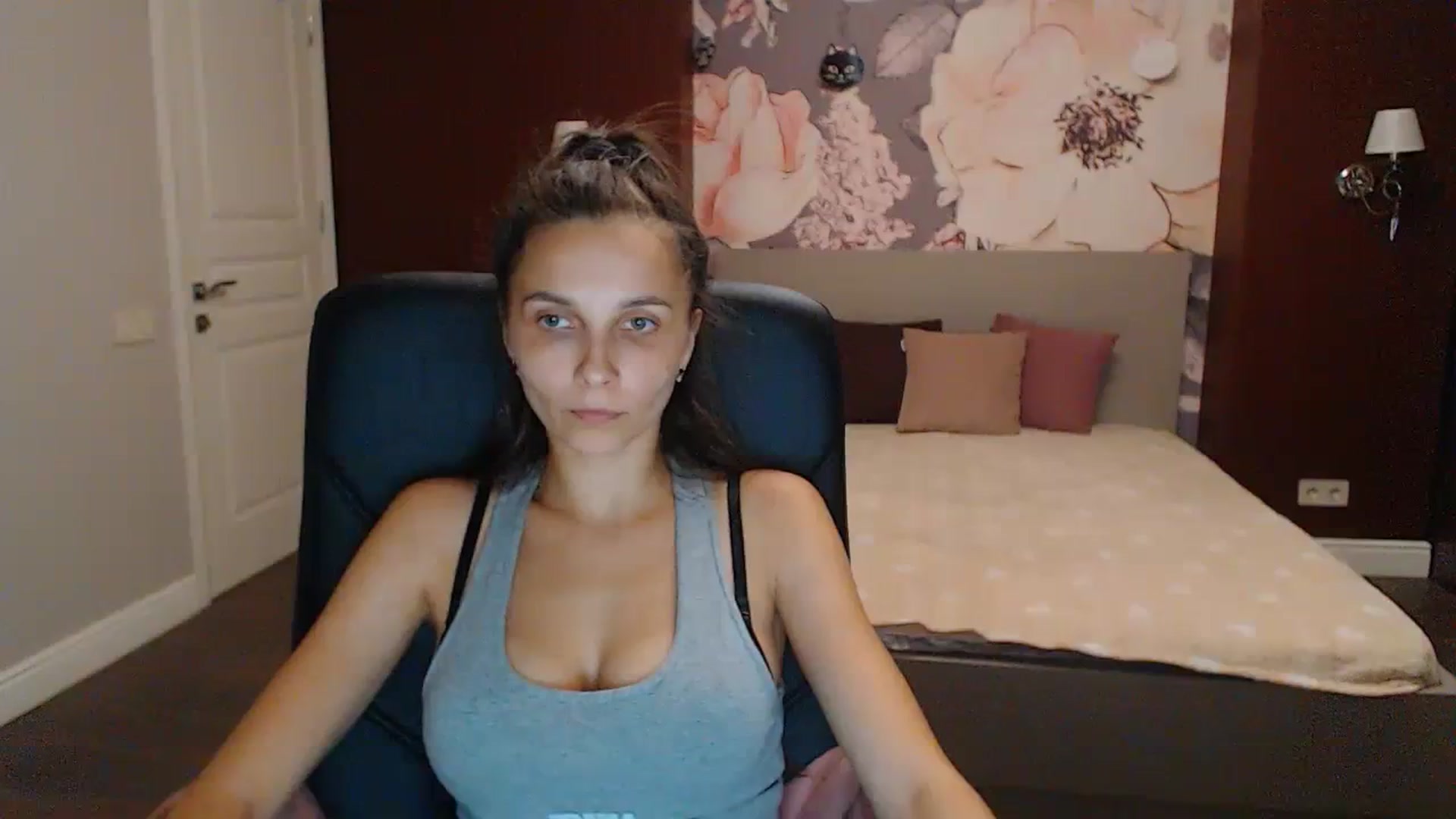 Gallery image thumbnail from Karina_Mils's myfreecams stream on, 08/20/2023, 16:56 image 11 of 20
