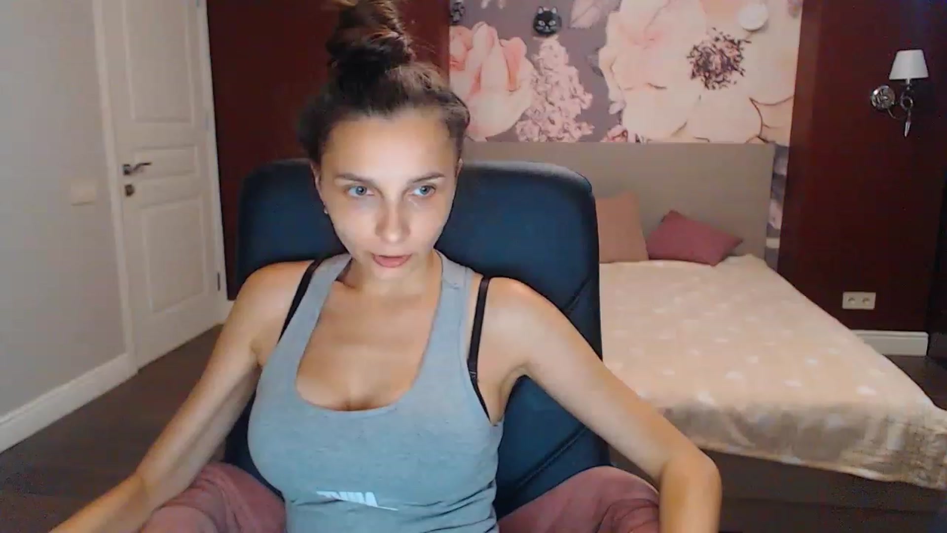 Gallery image thumbnail from Karina_Mils's myfreecams stream on, 08/21/2023, 09:28 image 8 of 20
