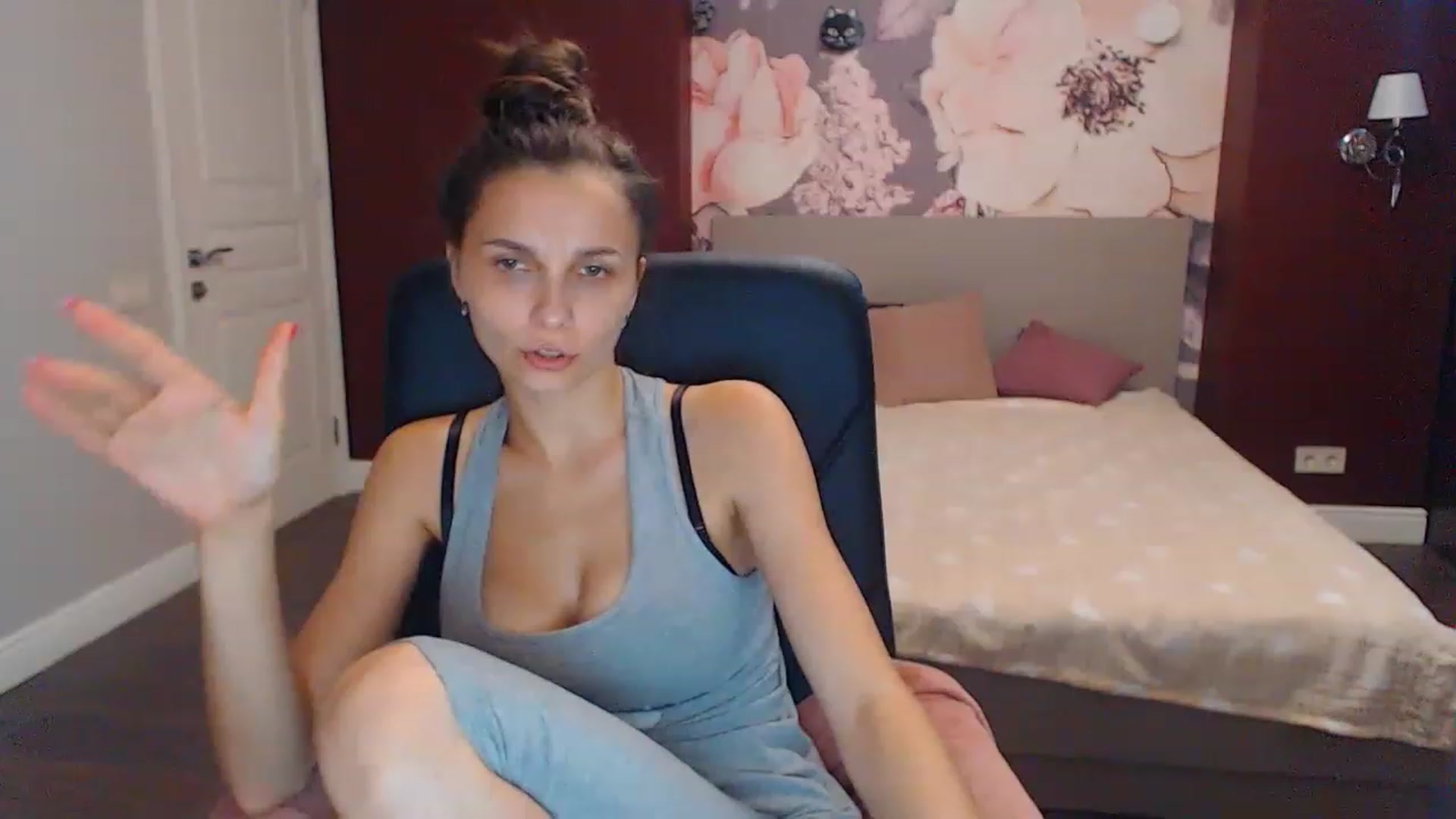 Gallery image thumbnail from Karina_Mils's myfreecams stream on, 08/21/2023, 09:28 image 12 of 20